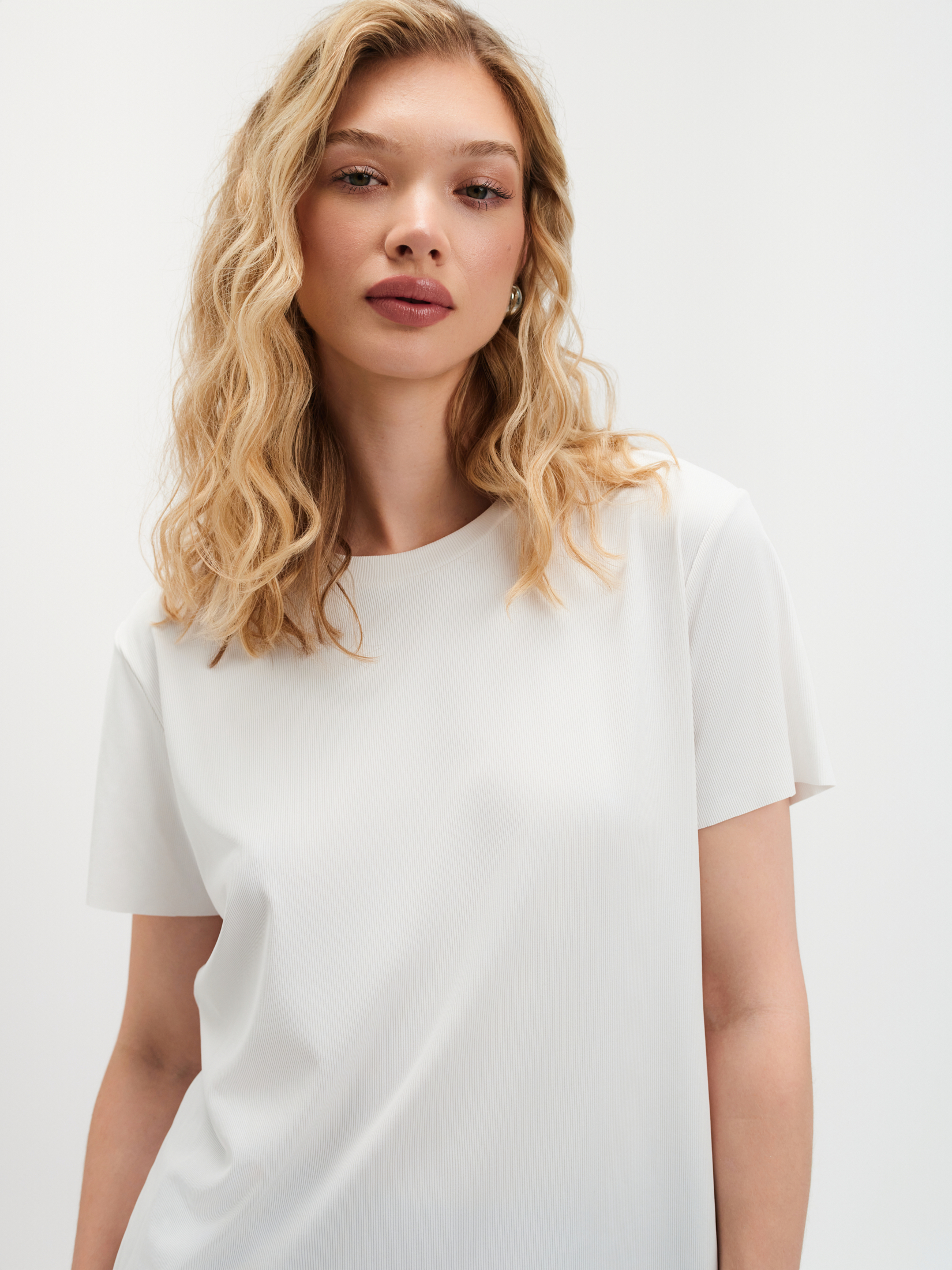 Biały t-shirt w prążek 