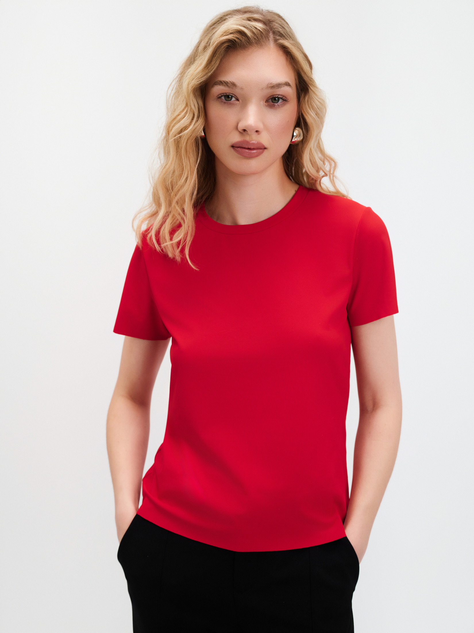 T-shirt w kolorze czerwonym 