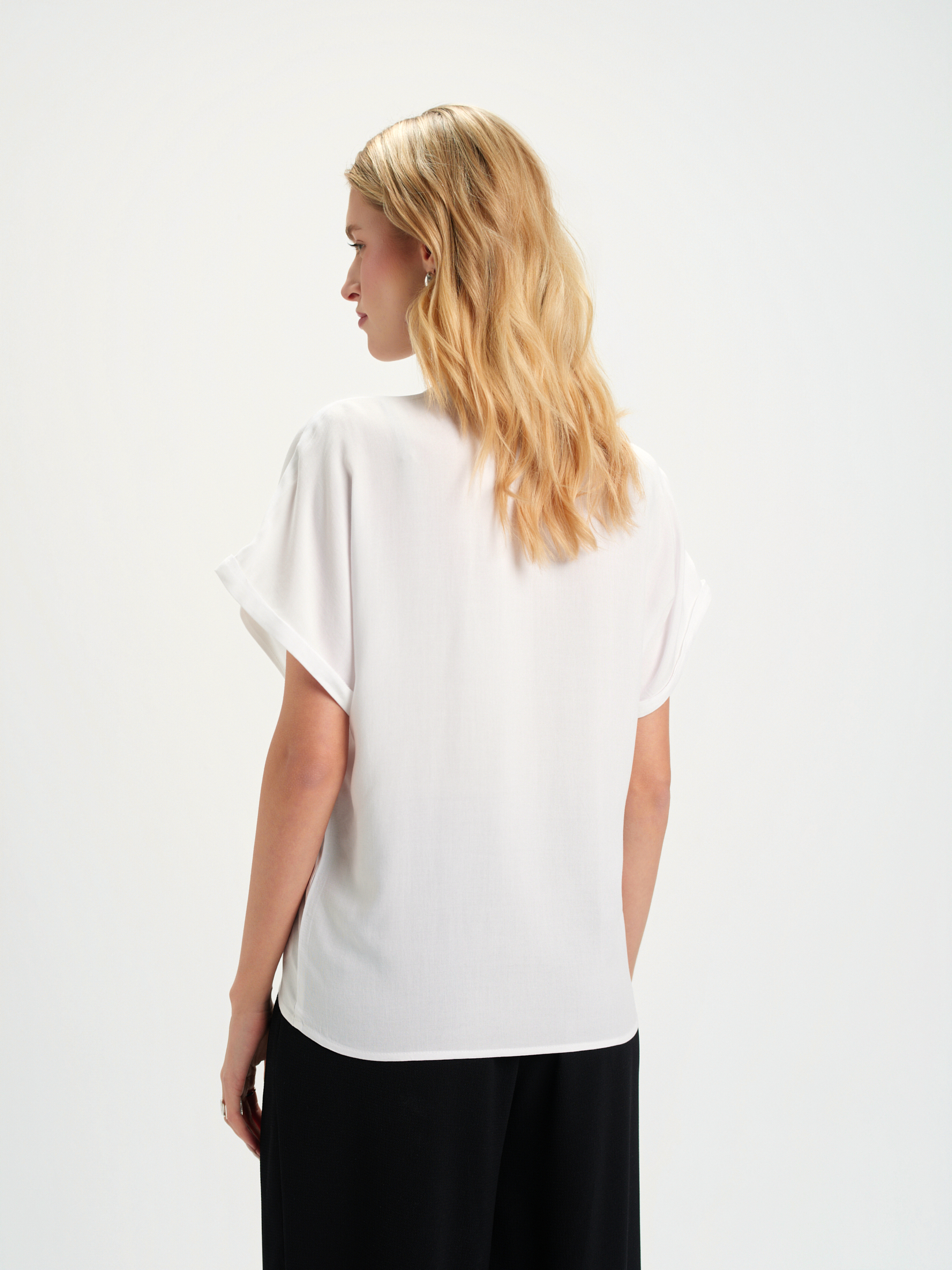 Biała bluzka z kieszeniami 