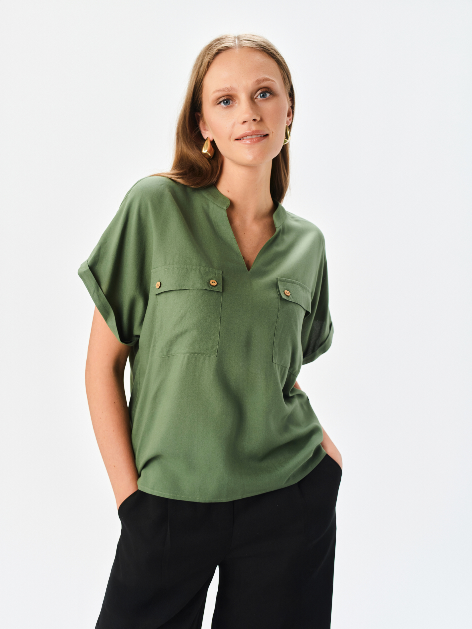 Bluzka z kieszeniami w kolorze oliwkowym 
