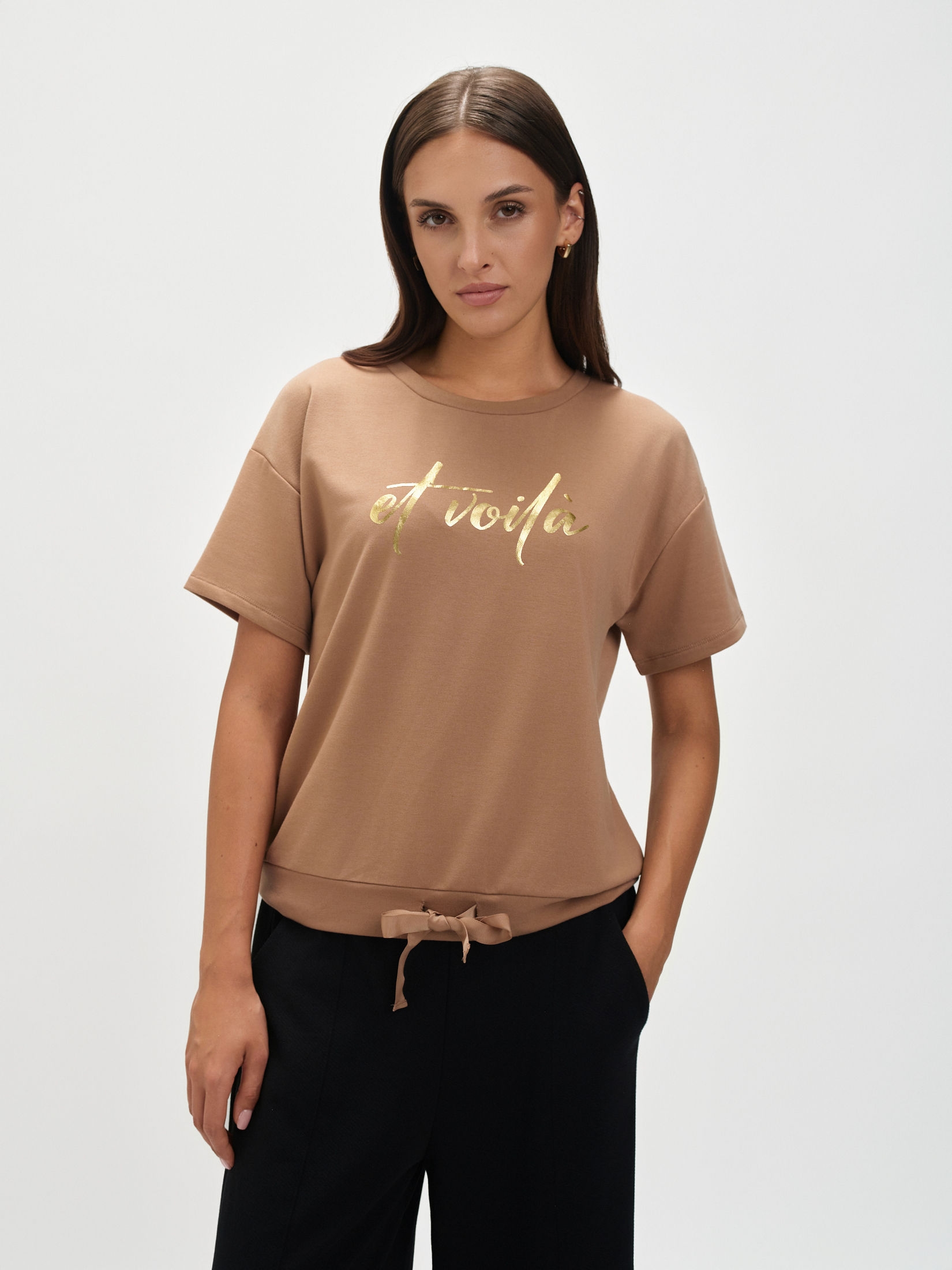 Bluza ze złotym napisem z krótkim rękawem 