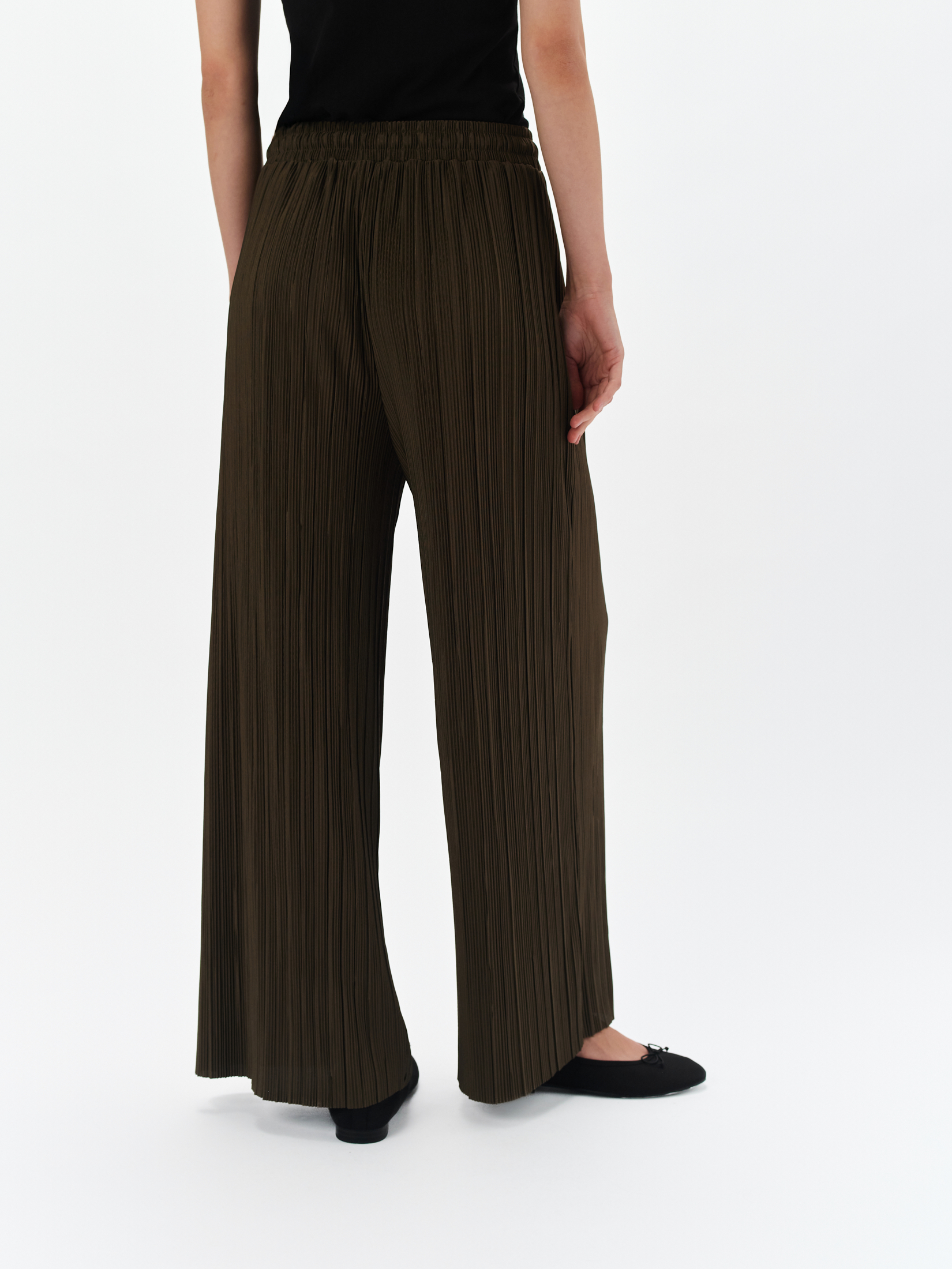 Luźne spodnie w kolorze ciemnozielonym 