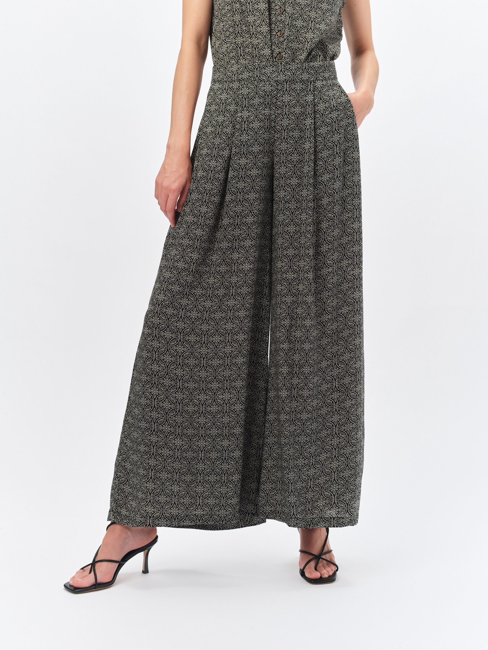 Wzorzyste spodnie o luźnym fasonie 