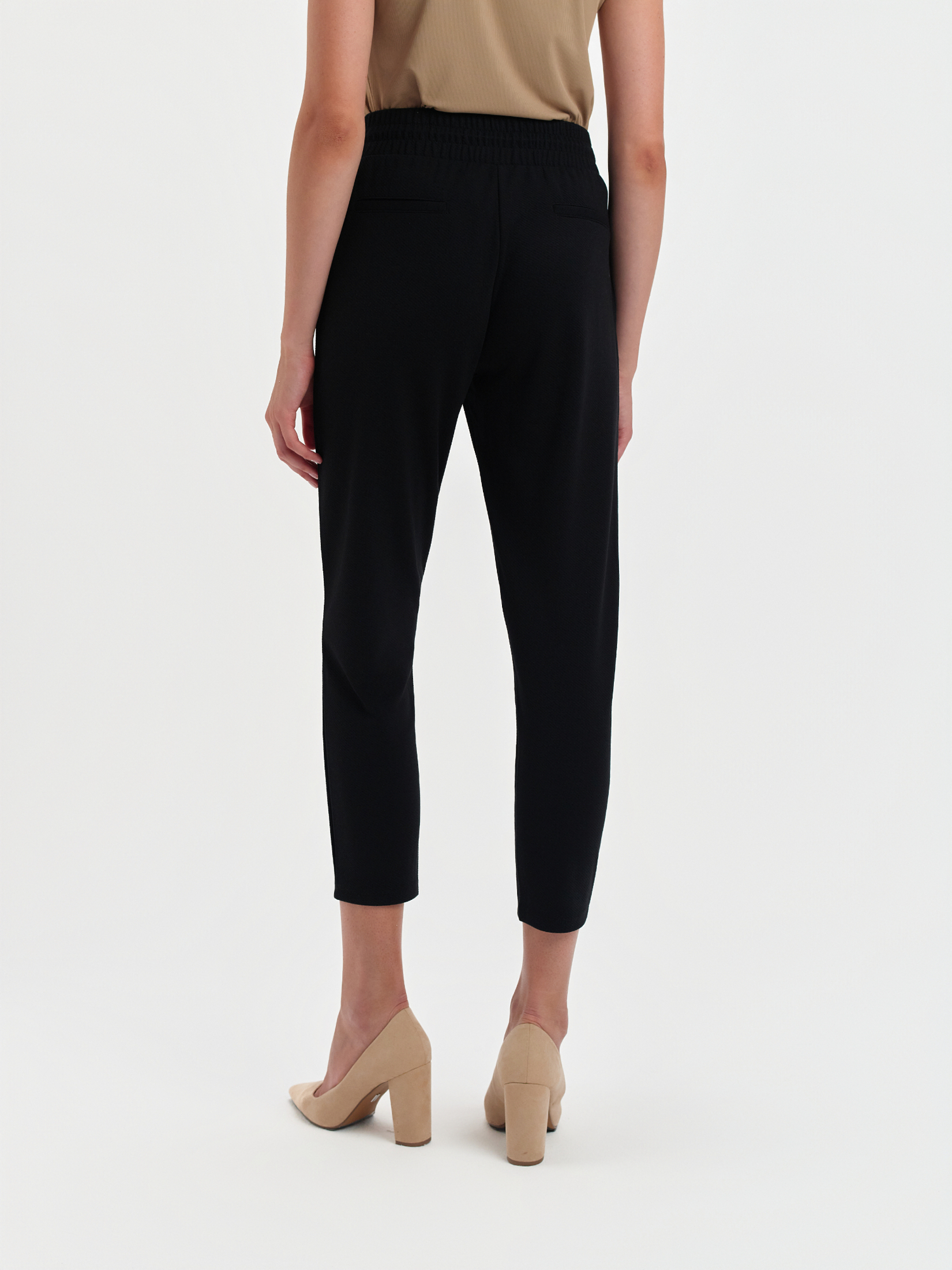 Czarne spodnie typu jogger 