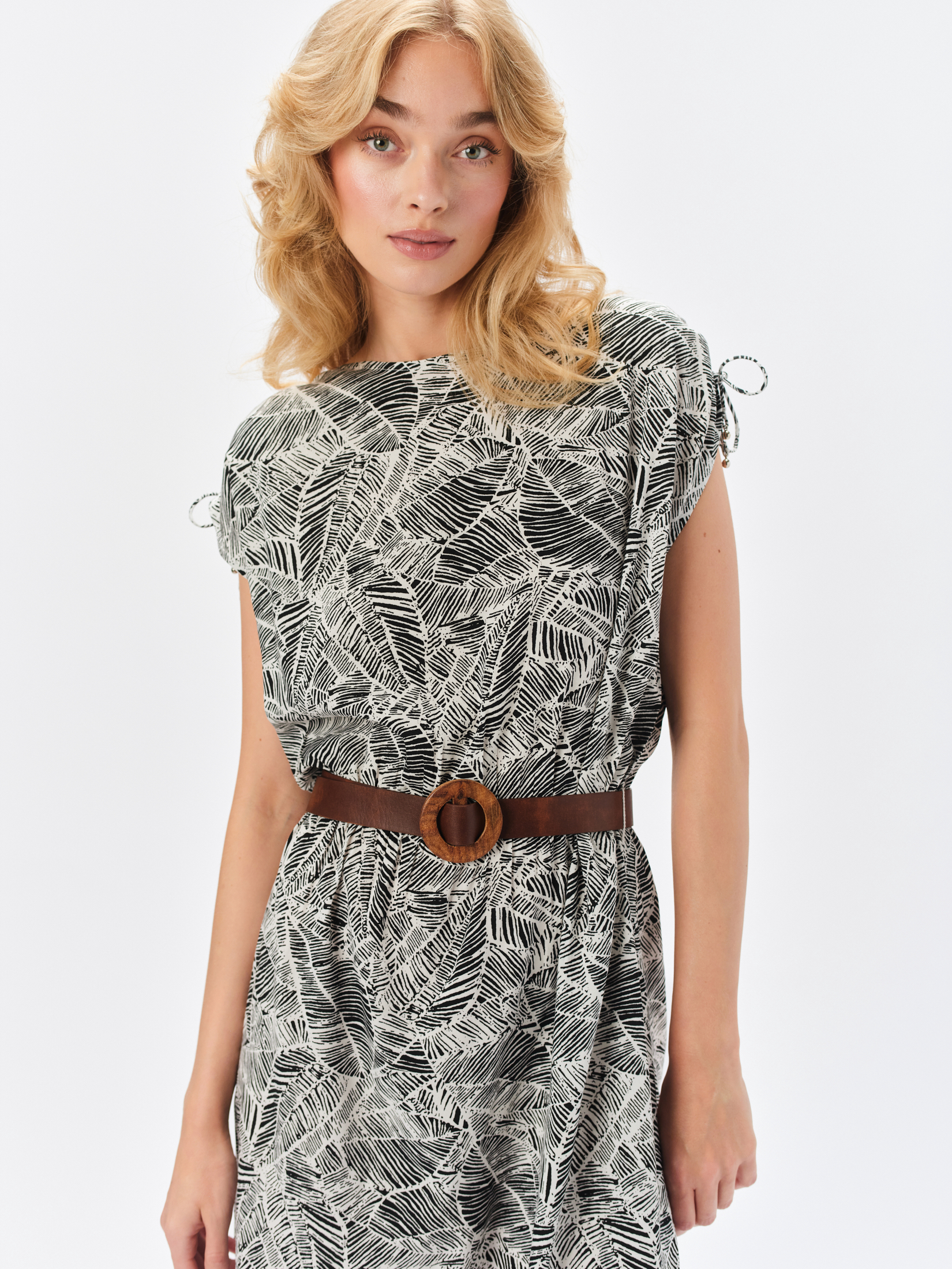 Wiskozowa sukienka z nadrukiem tropic