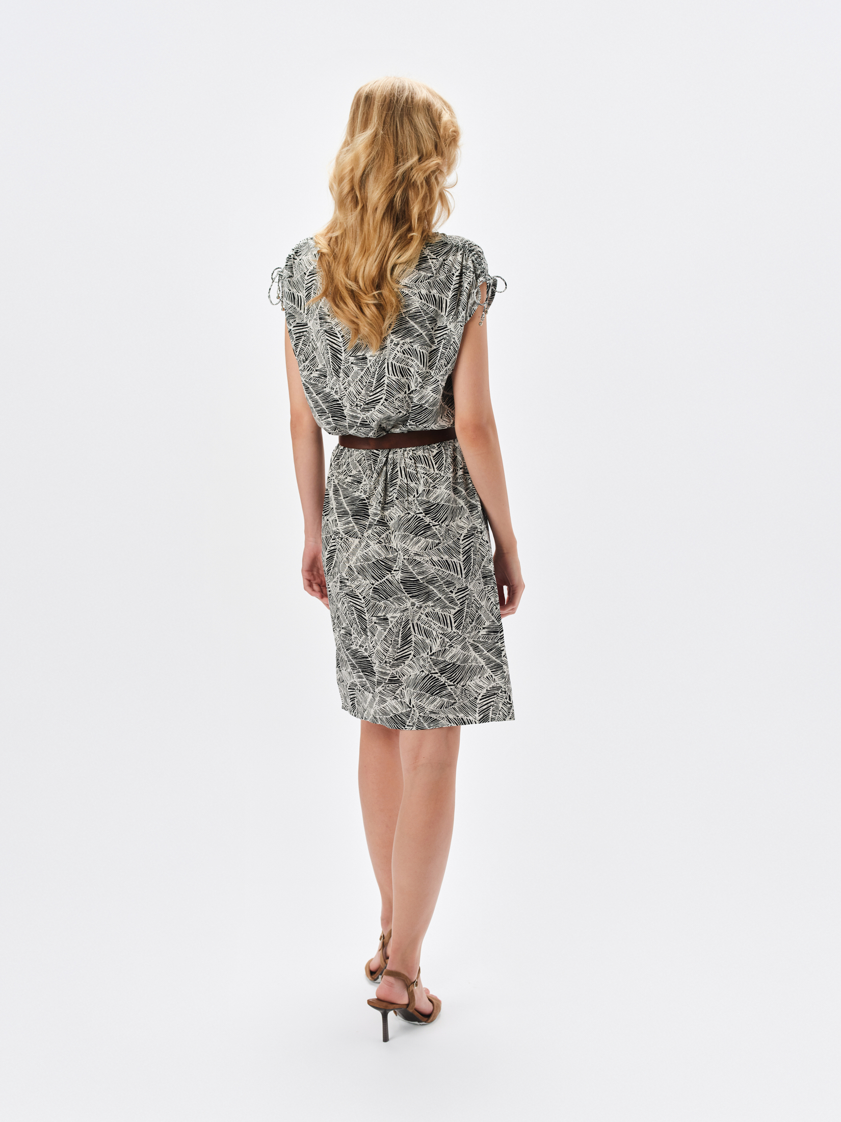 Wiskozowa sukienka z nadrukiem tropic