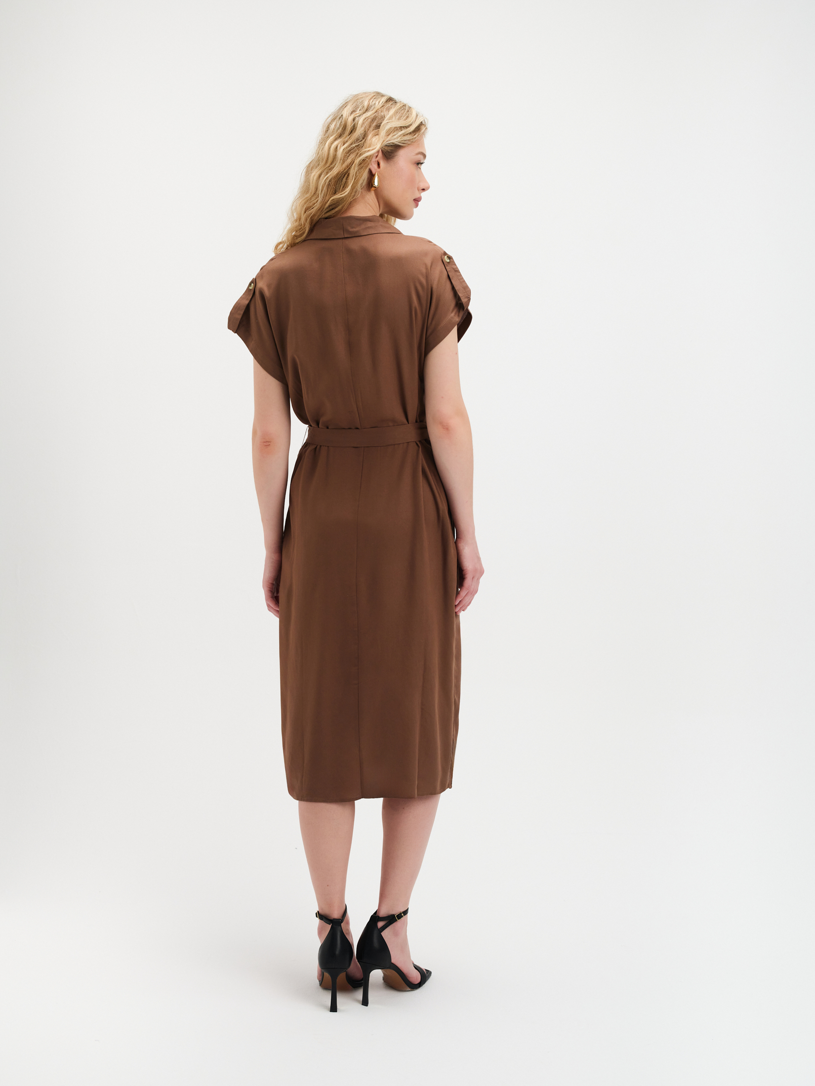 Beżowa szmizjerka z krótkim rękawem 