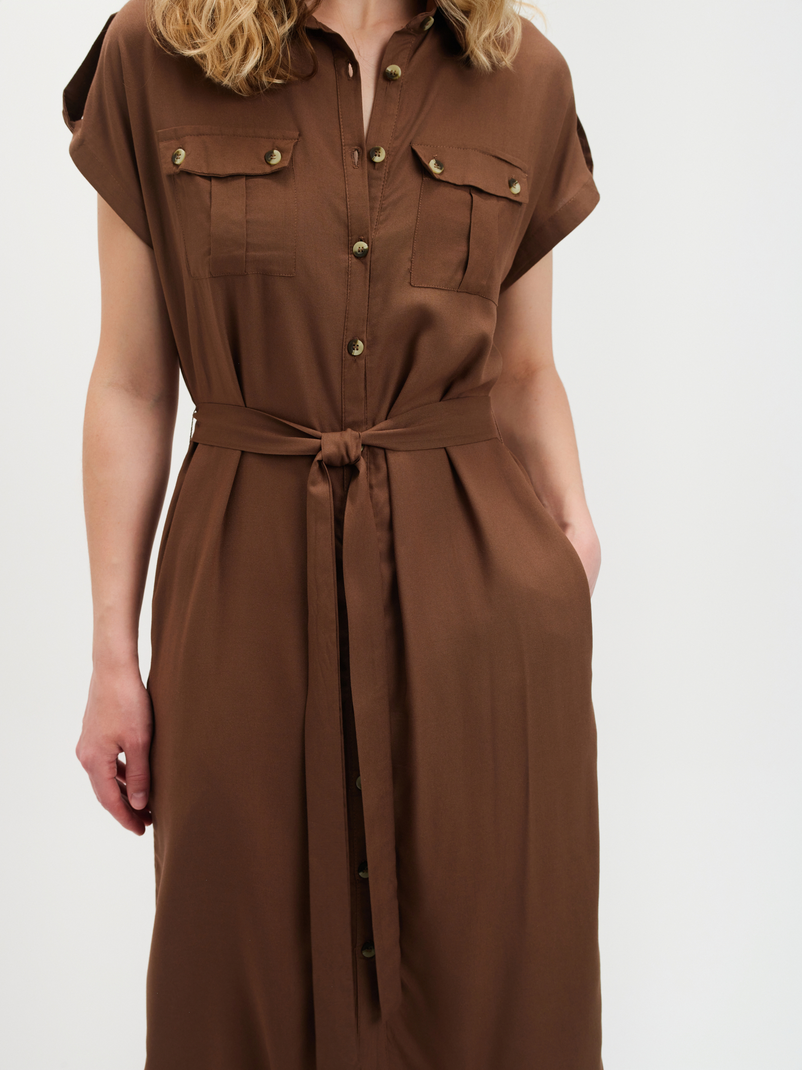 Beżowa szmizjerka z krótkim rękawem 