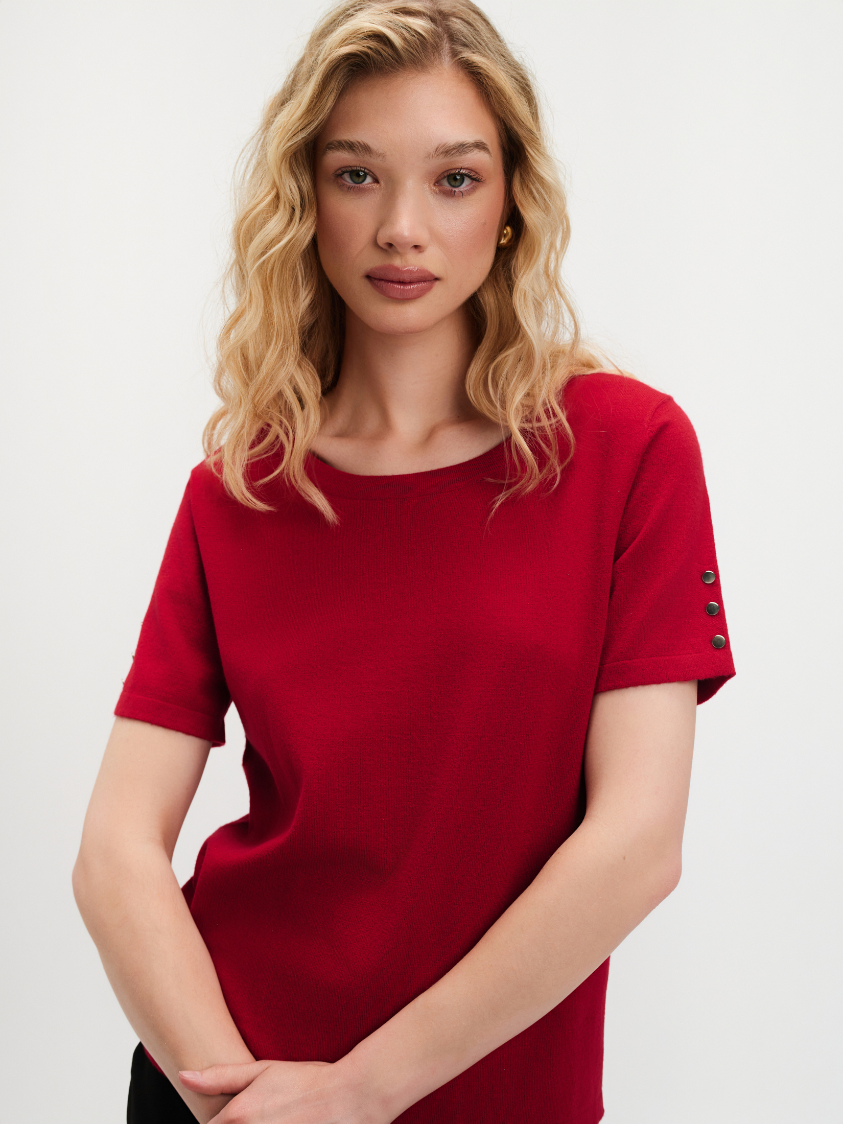 Czerwony sweter basic z krótkim rękawem 
