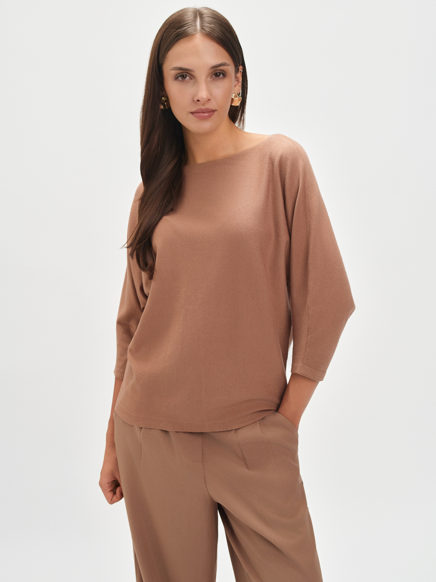 Klasyczny beżowy sweter 