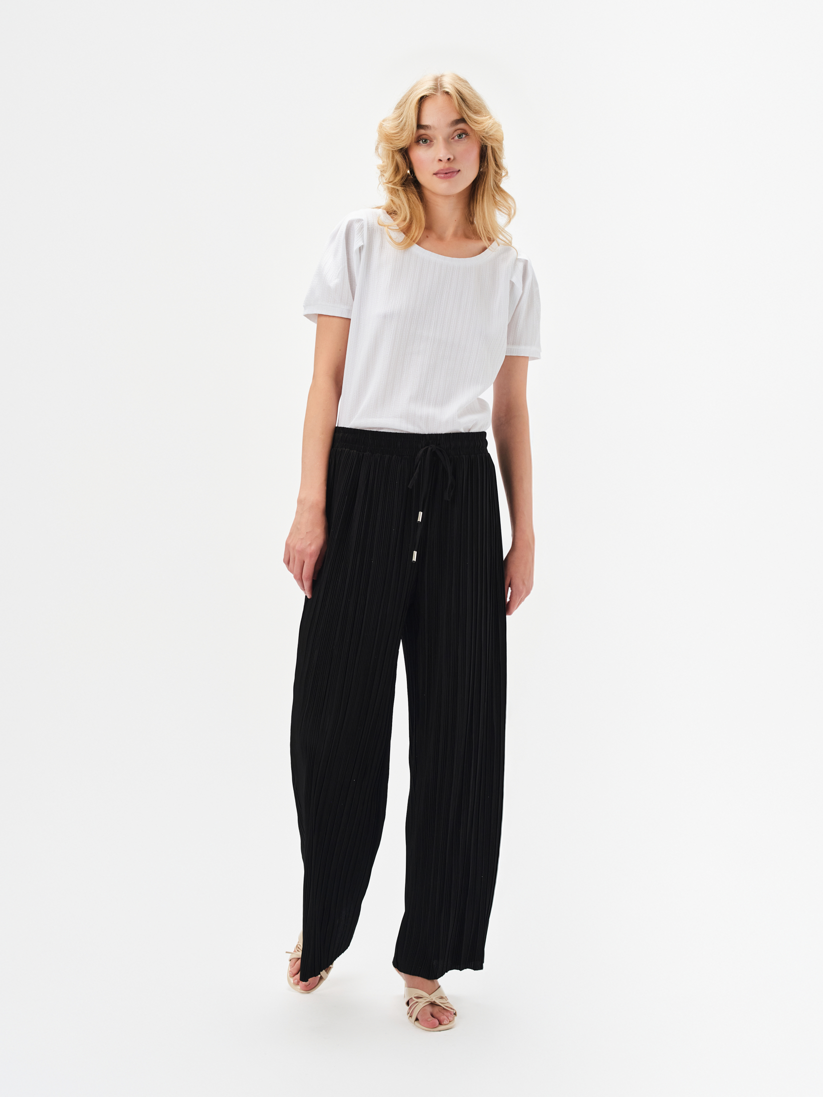 Top z fakturą w kolorze złamanej bieli 