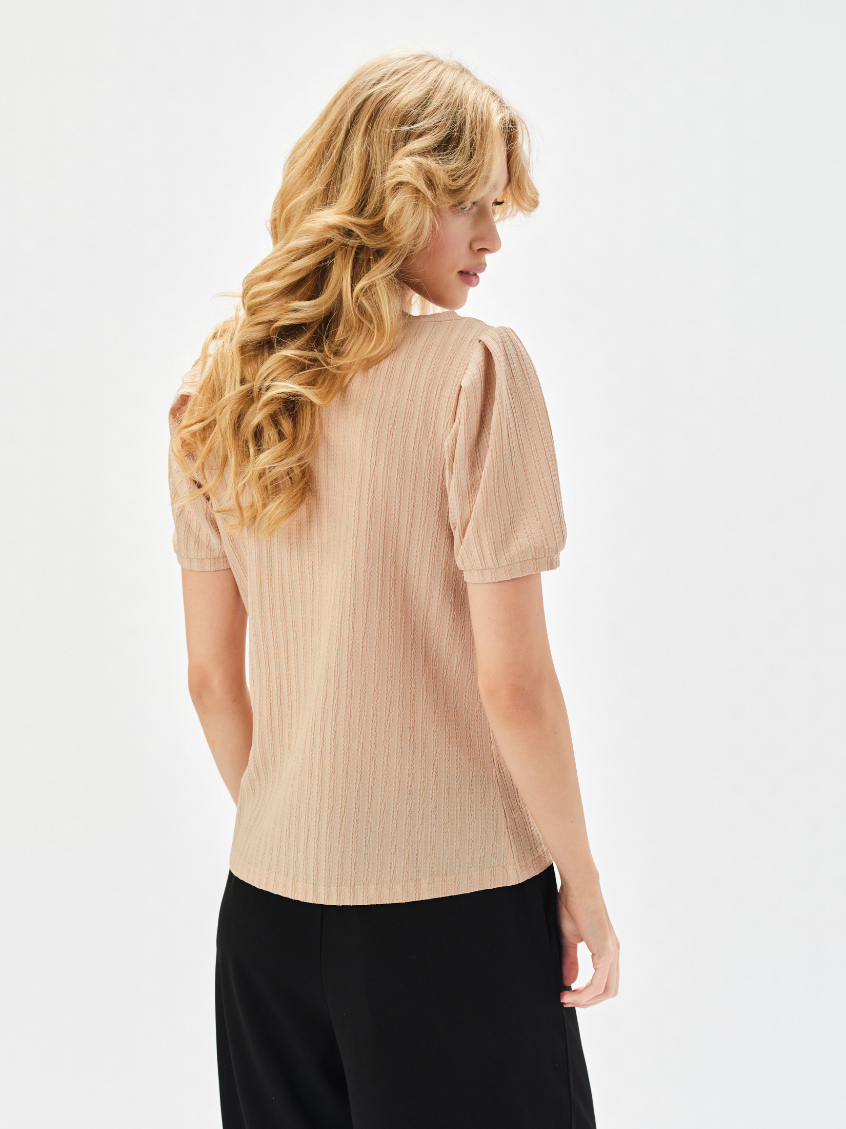 Beżowy top z fakturą 