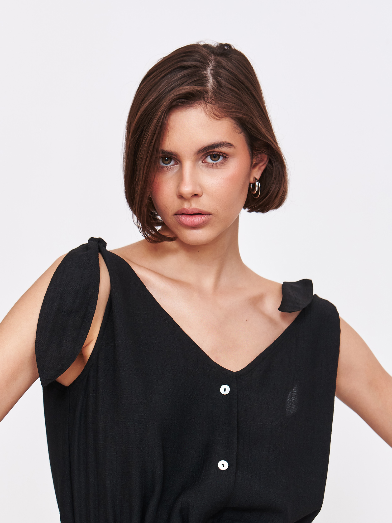 Czarny kombinezon z szortami 