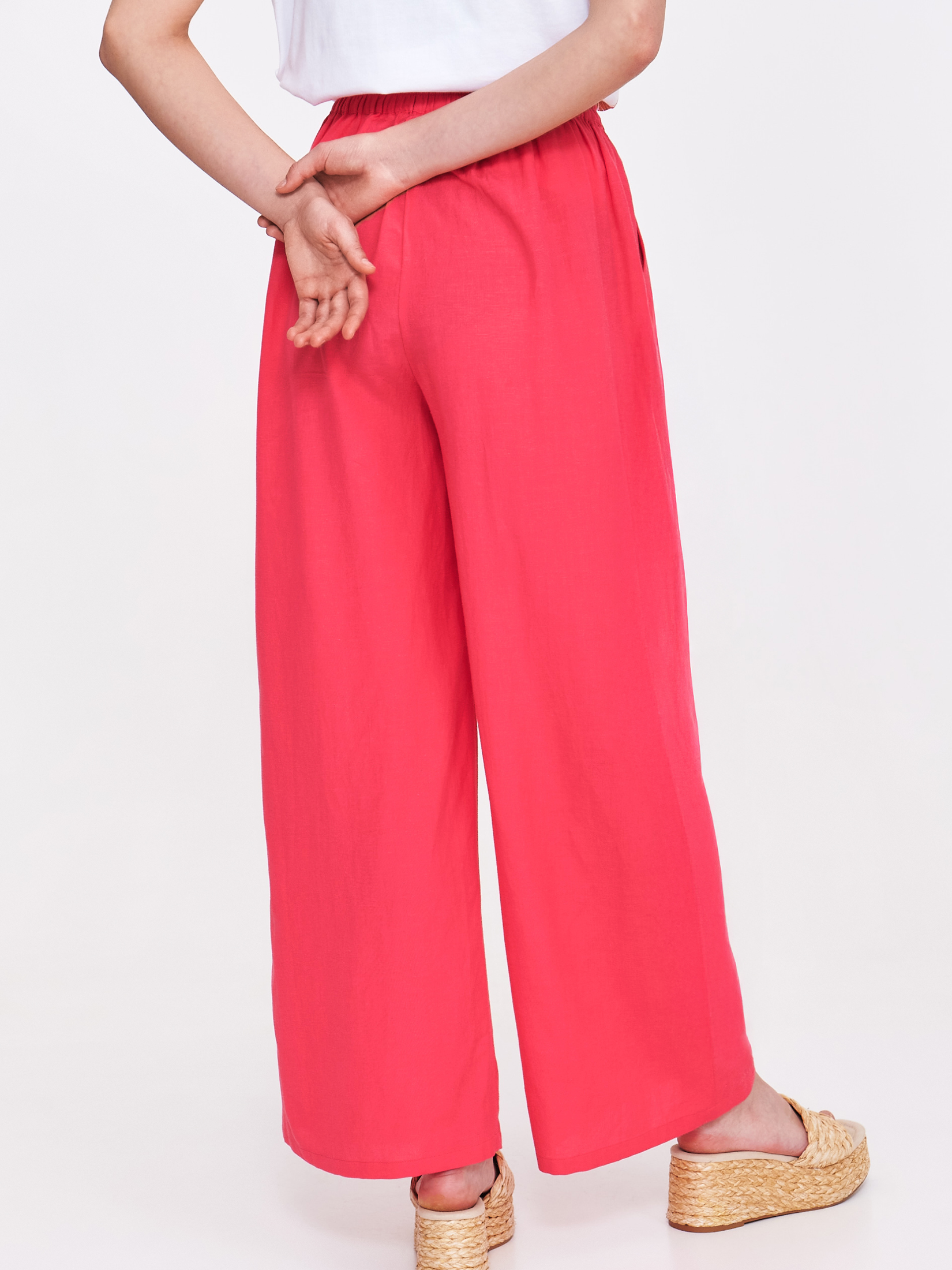 Wiskozowo-lniane spodnie w różowym kolorze 