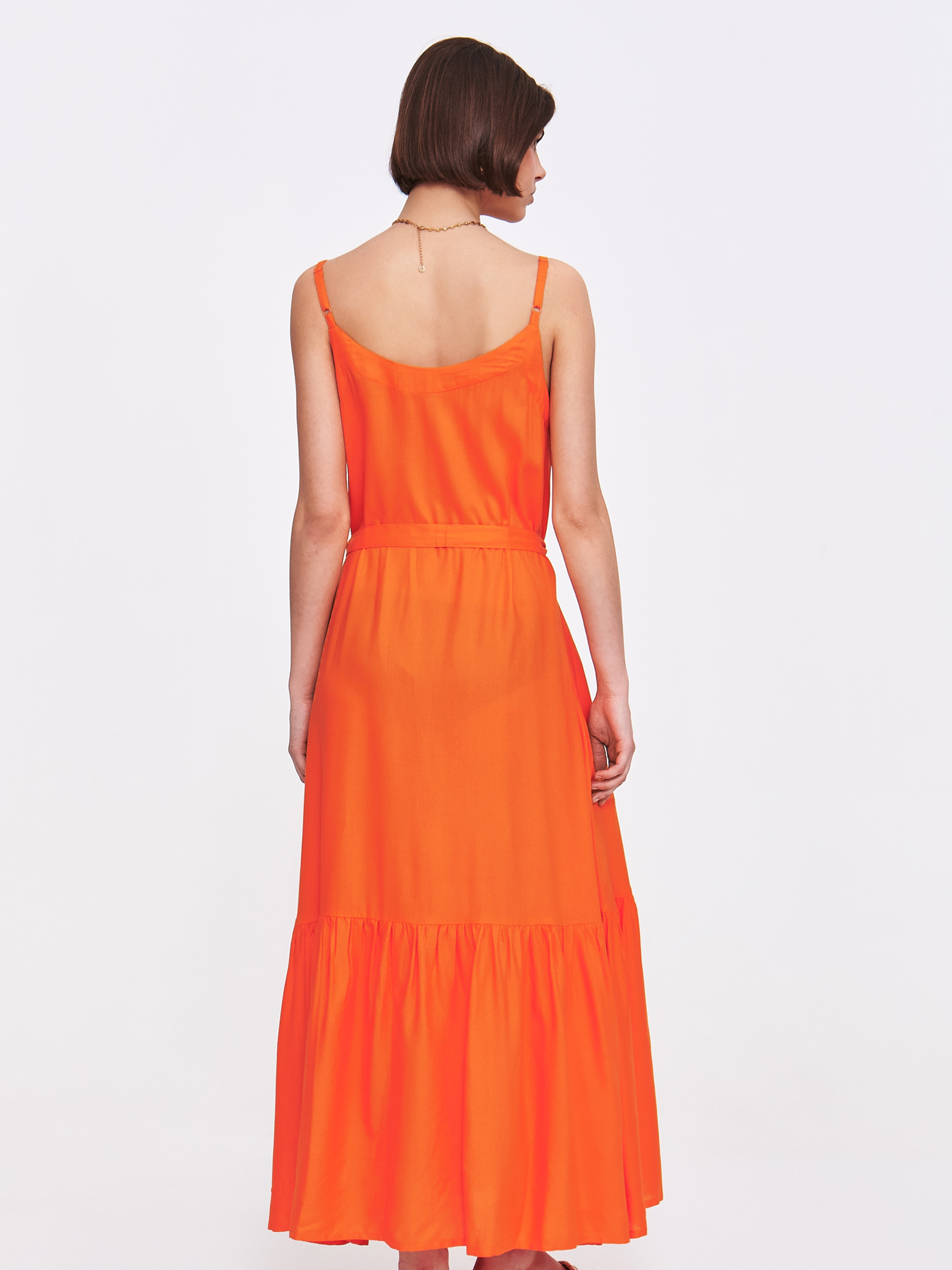 Pomarańczowa sukienka z wiązaniem w talii 