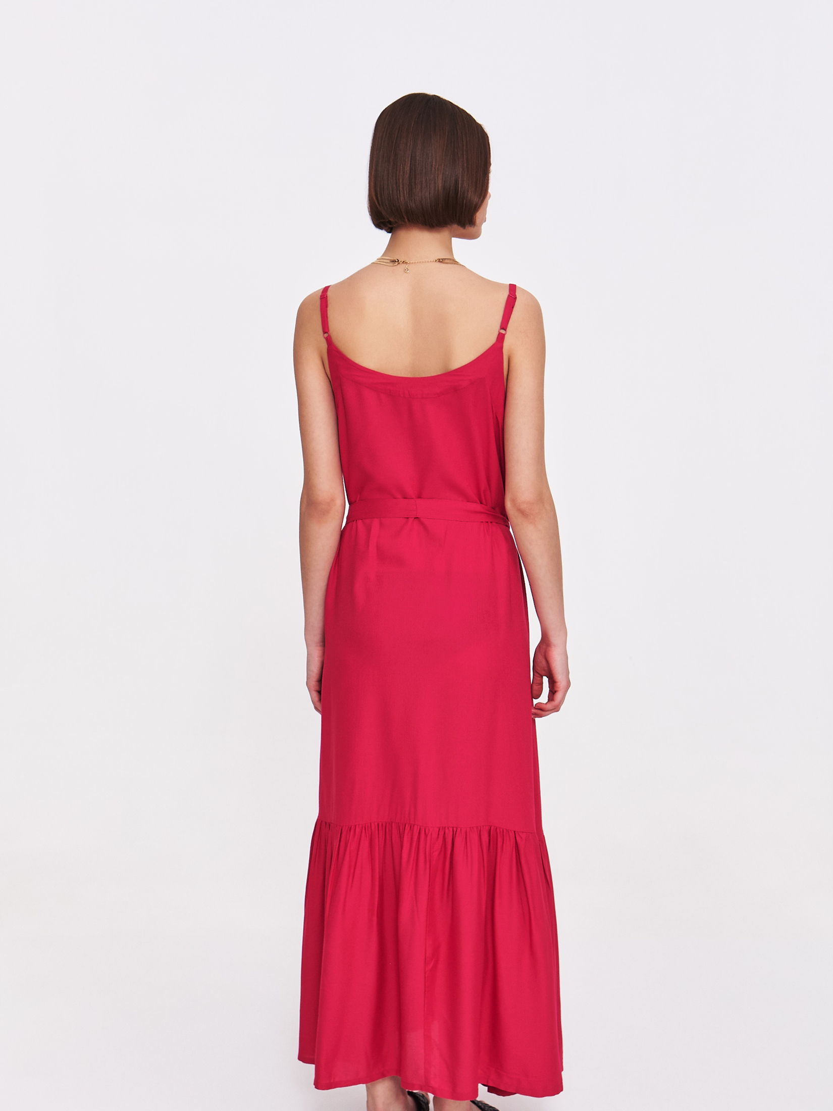 Zwiewna maxi sukienka w różowym kolorze 