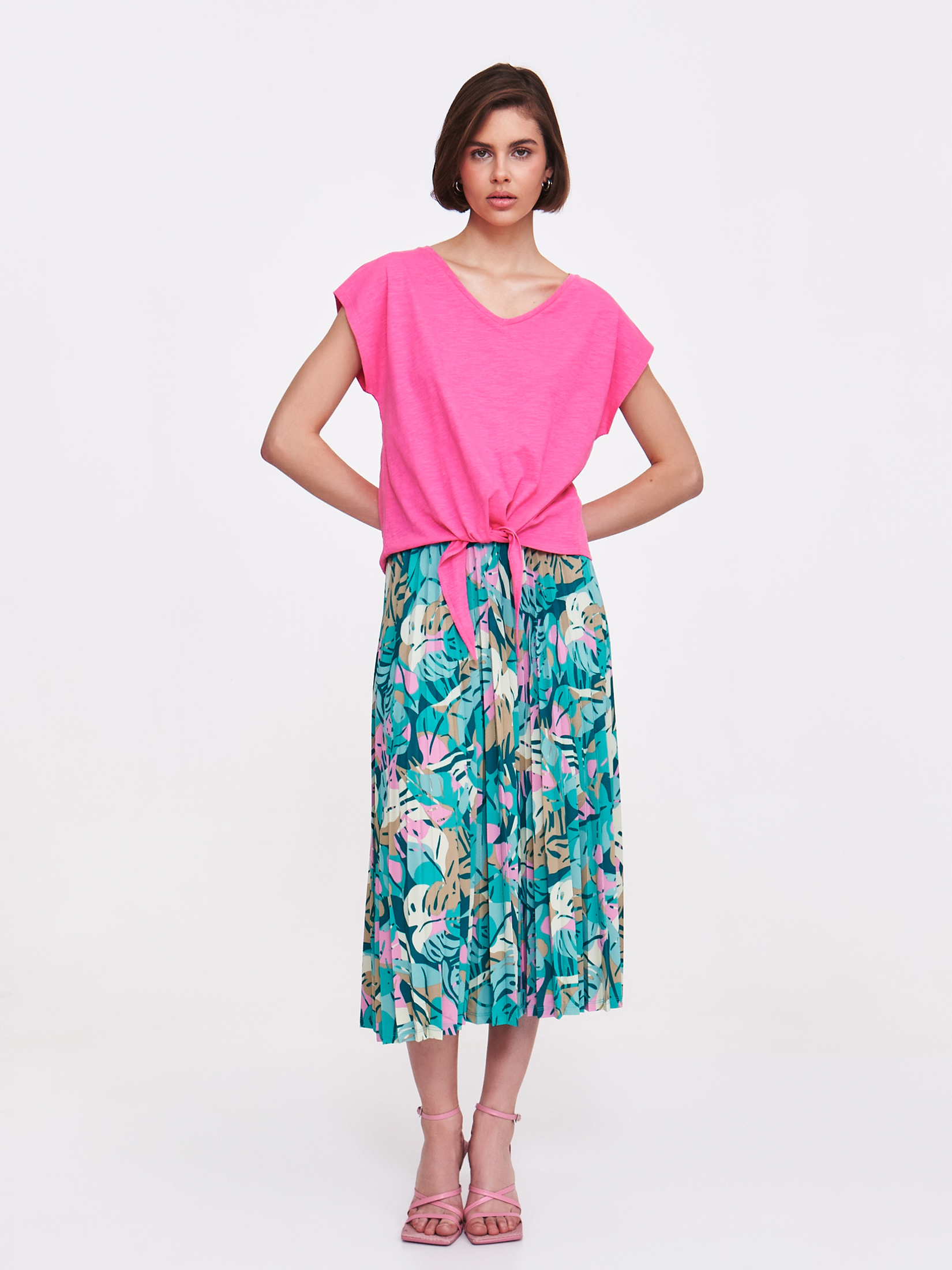 Różowy top z wiązaniem u dołu 