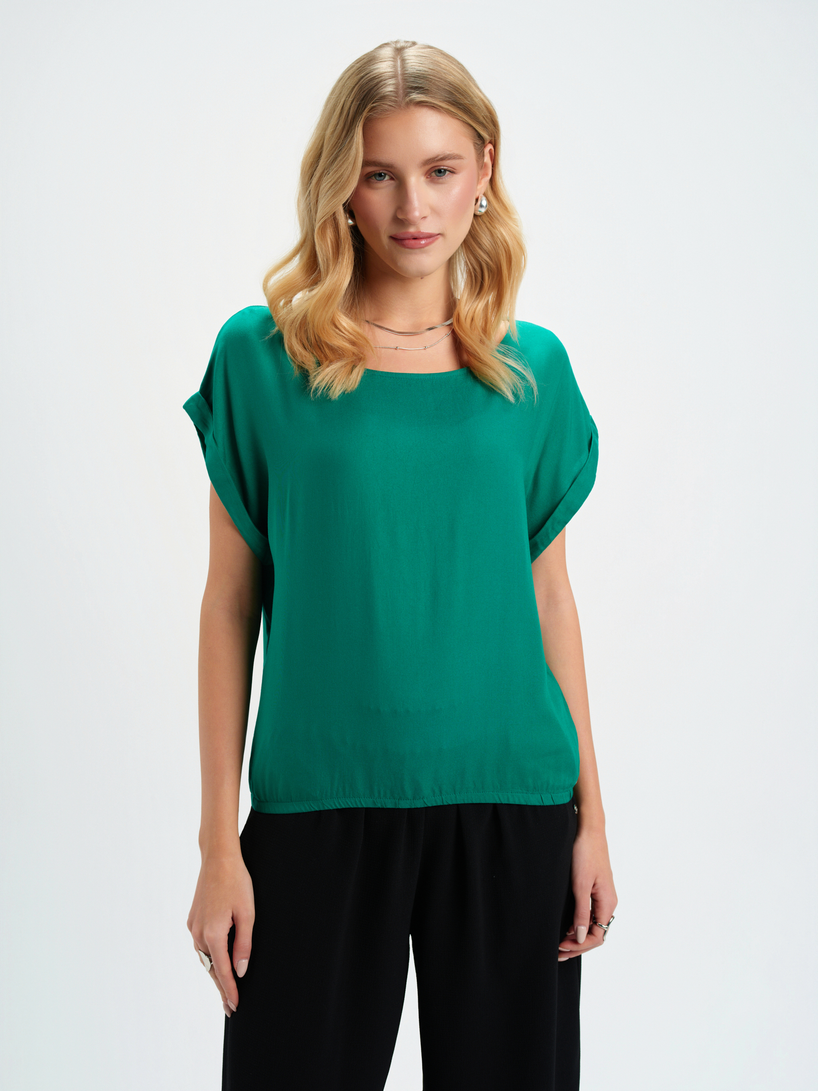 Zielona bluzka z gumką u dołu 