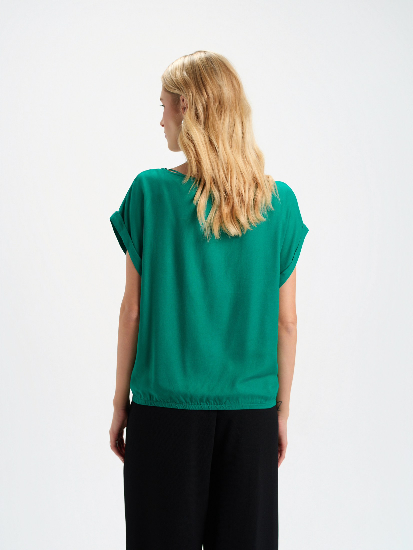 Zielona bluzka z gumką u dołu 