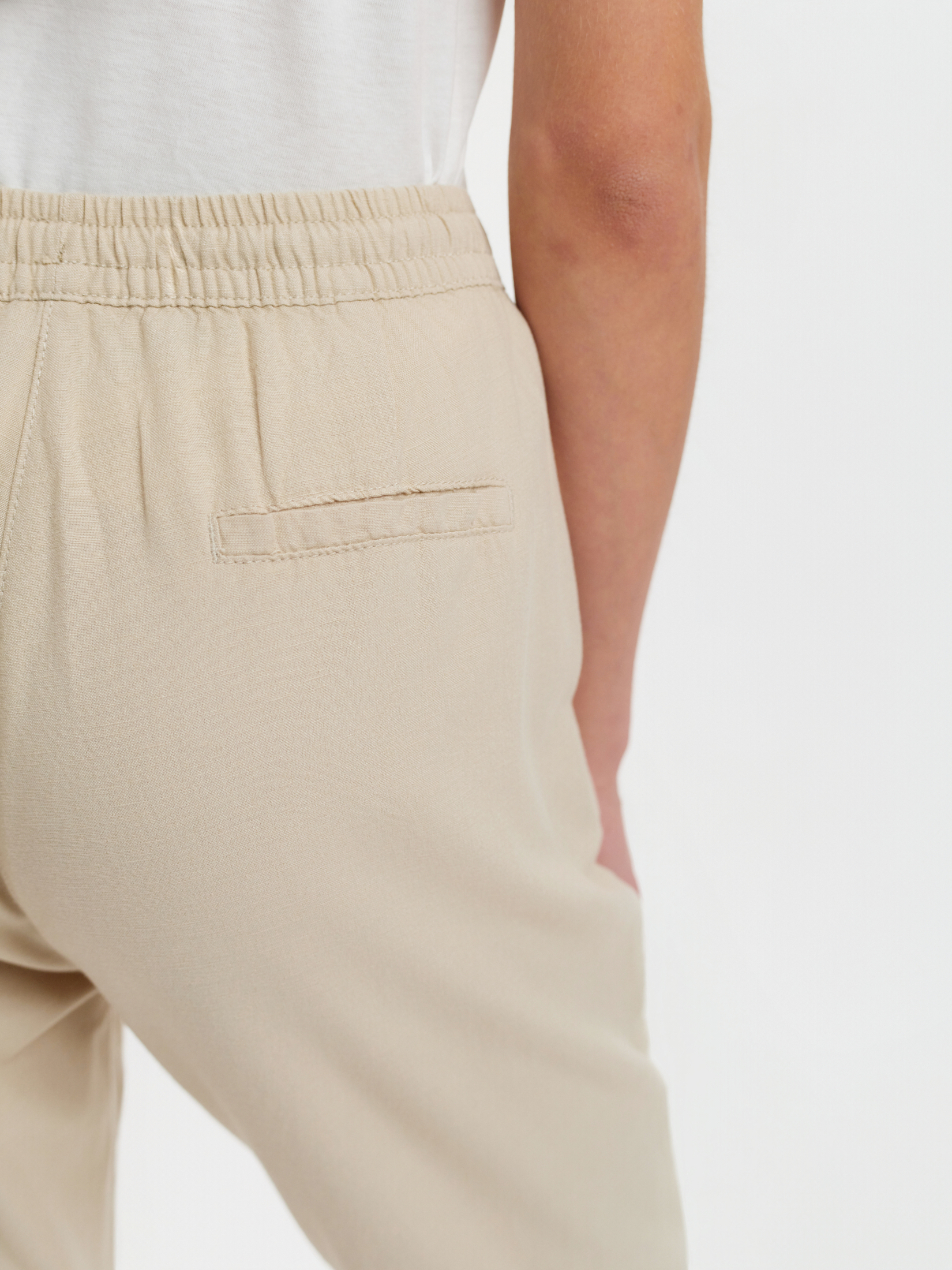 Luźne beżowe spodnie 