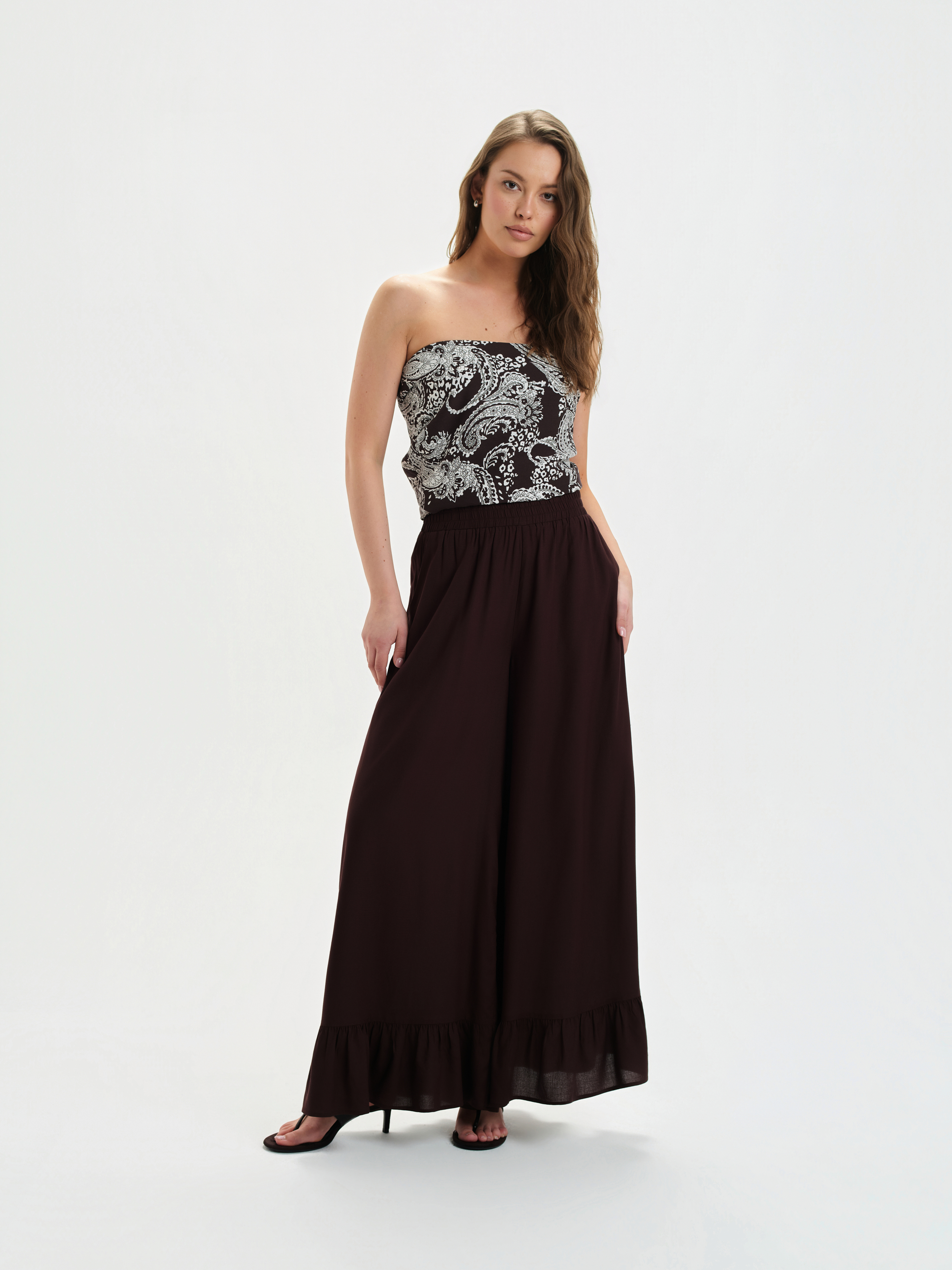 Brązowa chusta z nadrukiem 