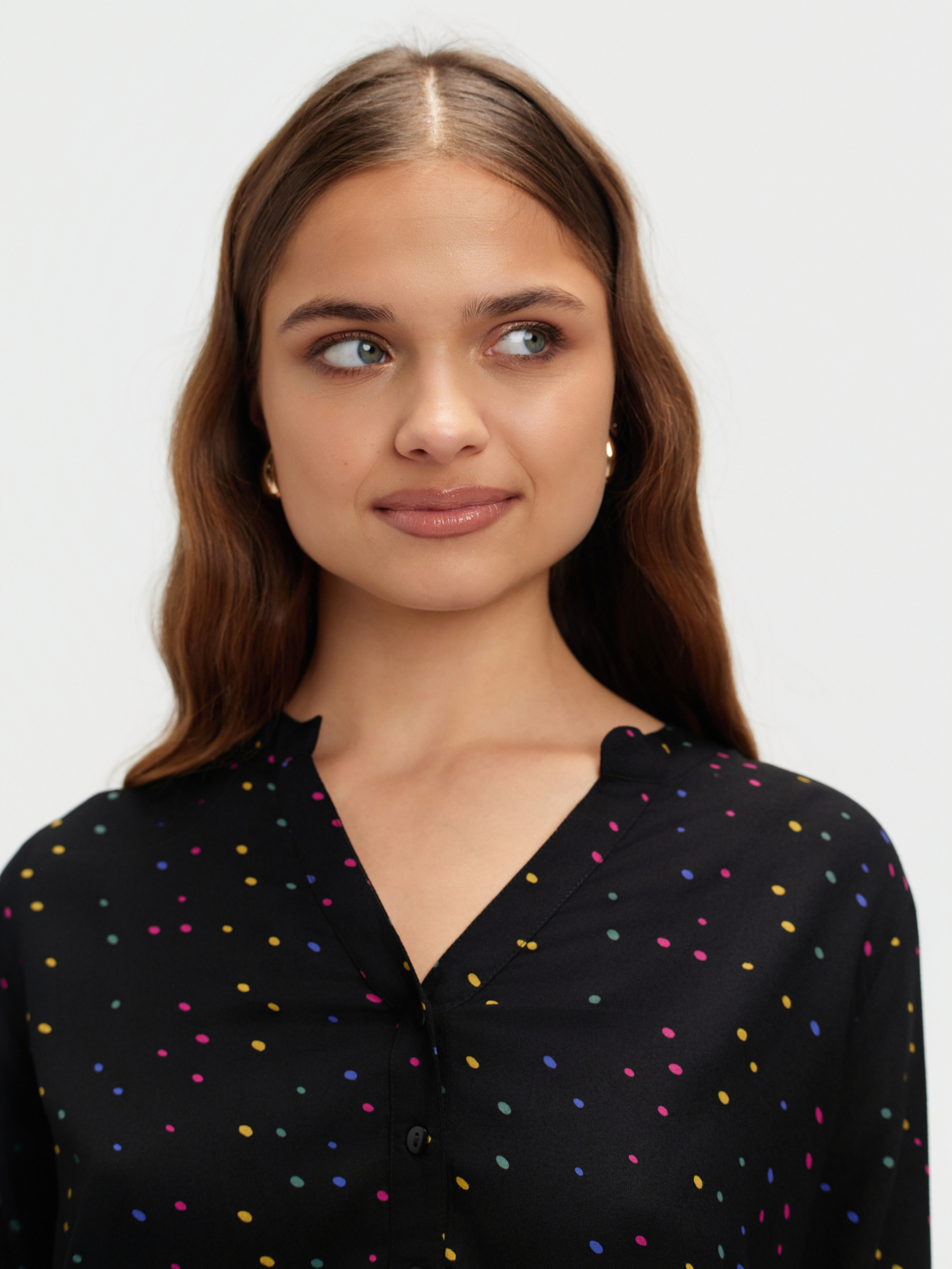 Czarna bluzka w kolorowe groszki 