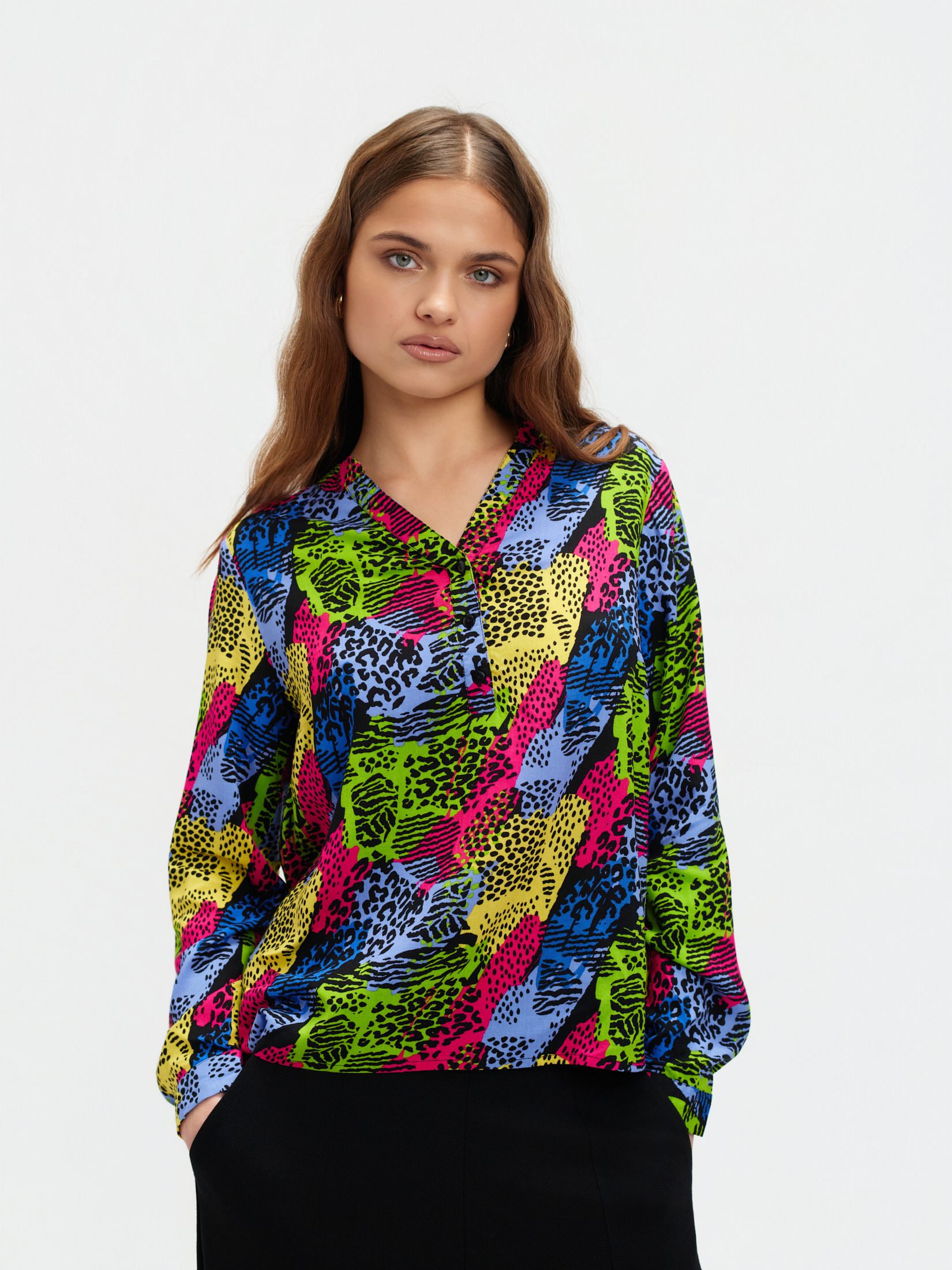 Multikolorowa bluzka z printem 