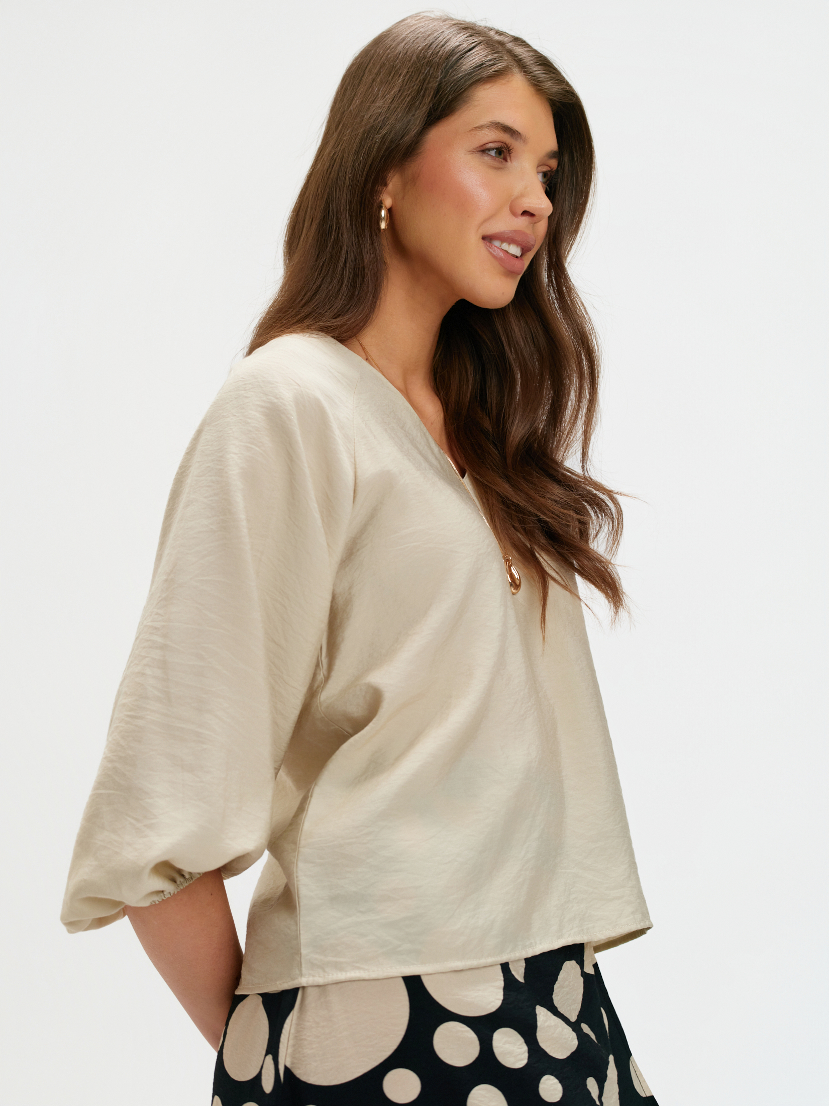 Beżowa bluzka z rękawem 3/4 