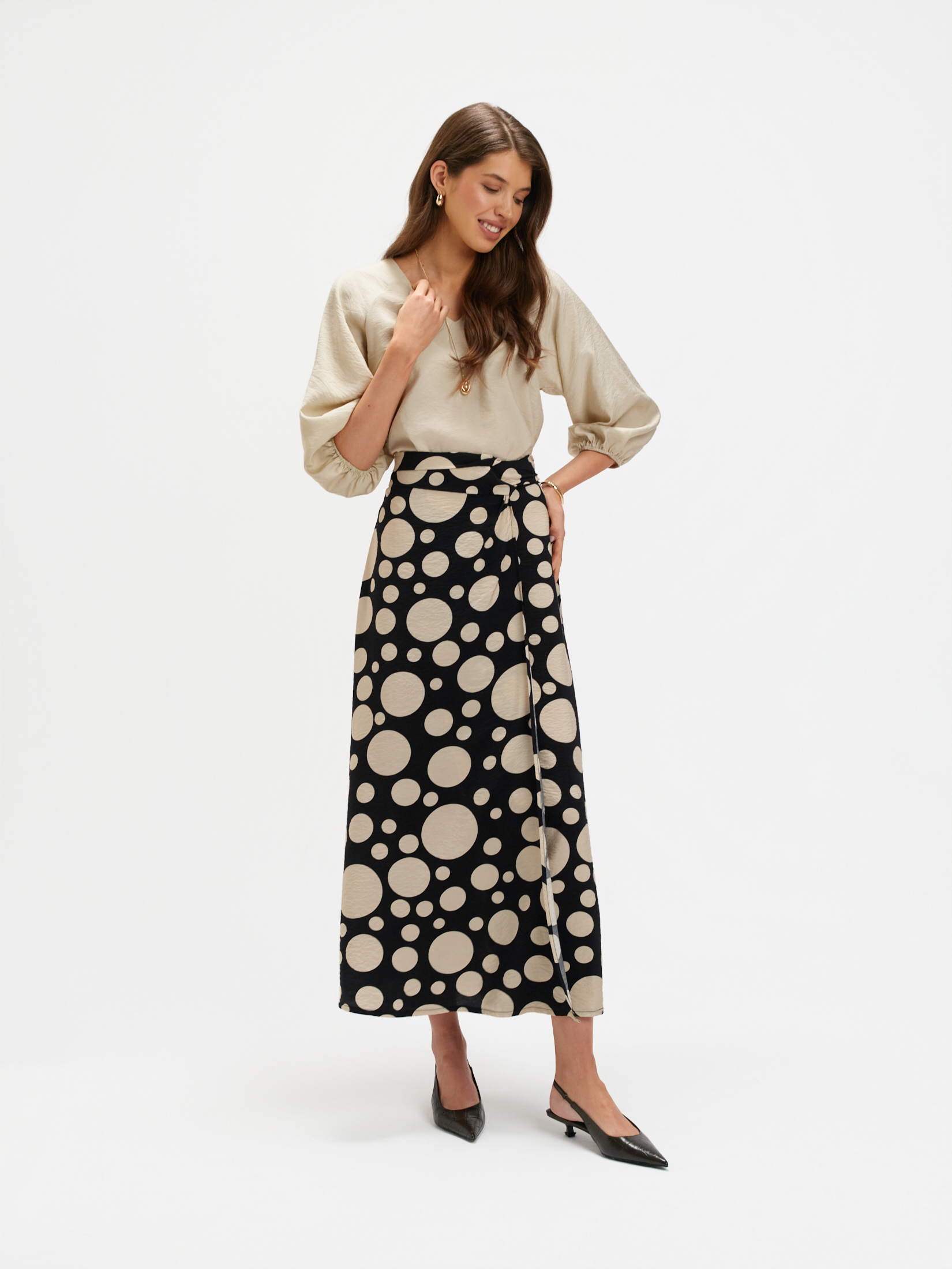 Beżowa bluzka z rękawem 3/4 