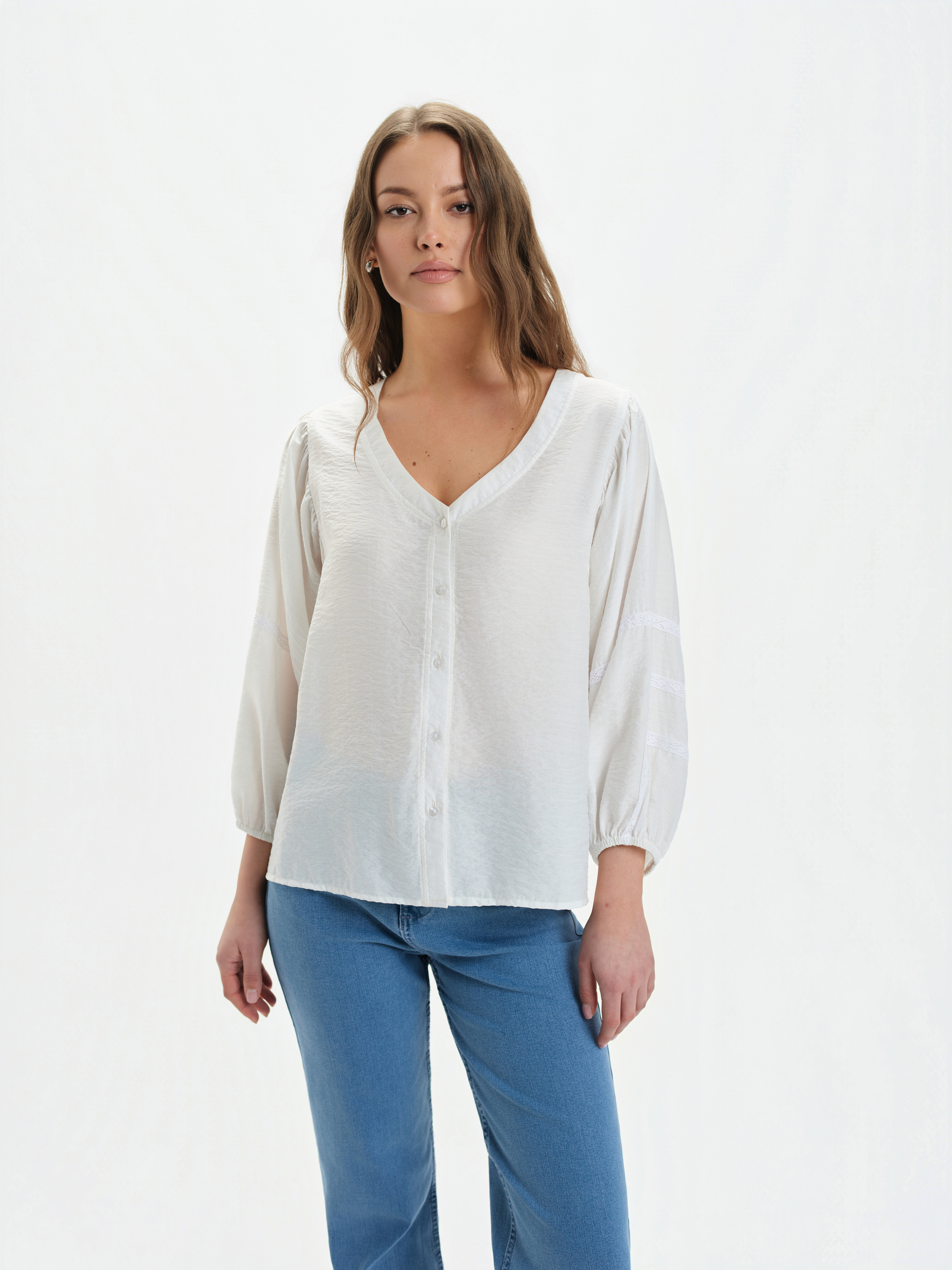 Biała bluzka z bufiastymi rękawami 