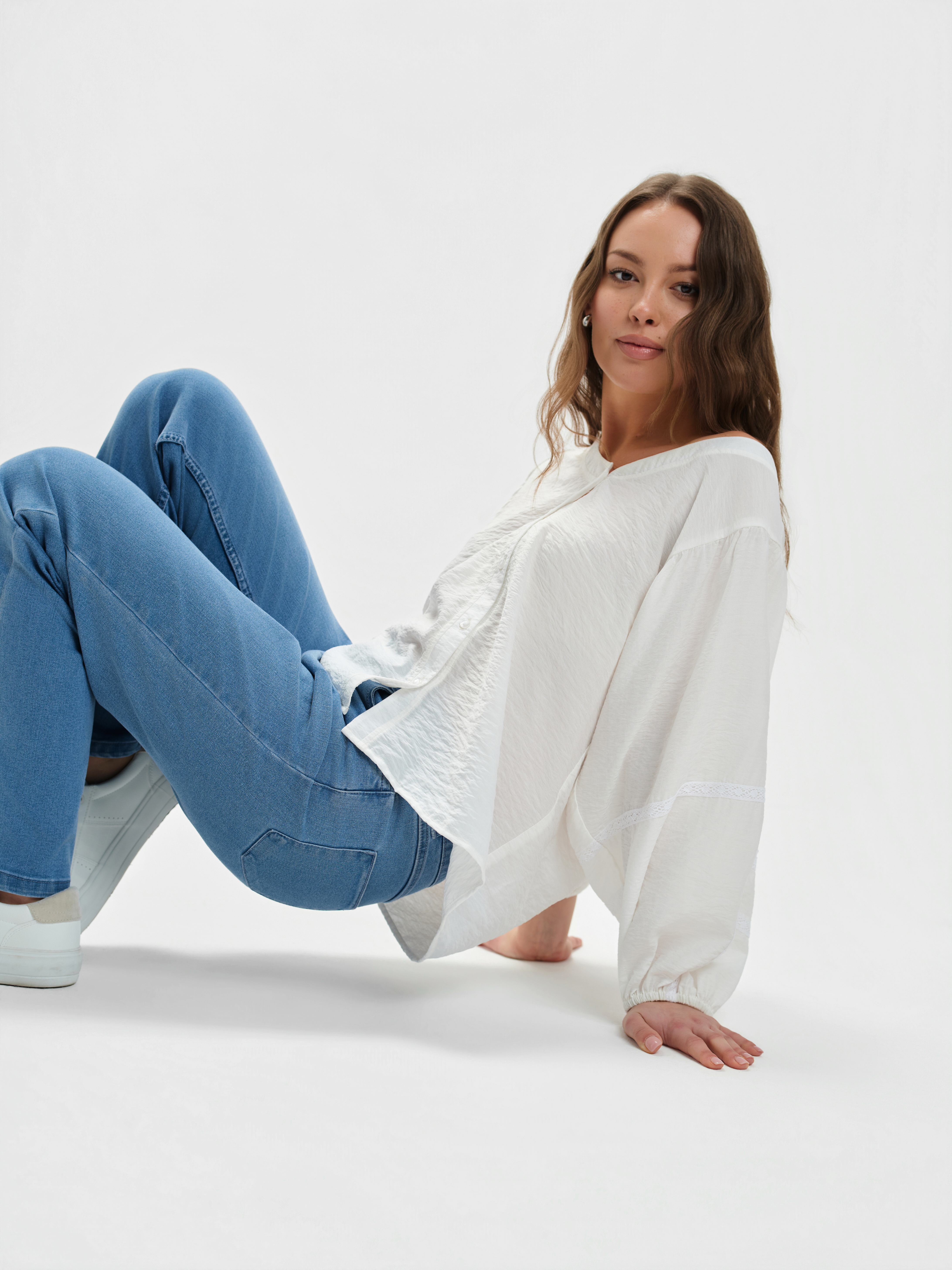 Biała bluzka z bufiastymi rękawami 