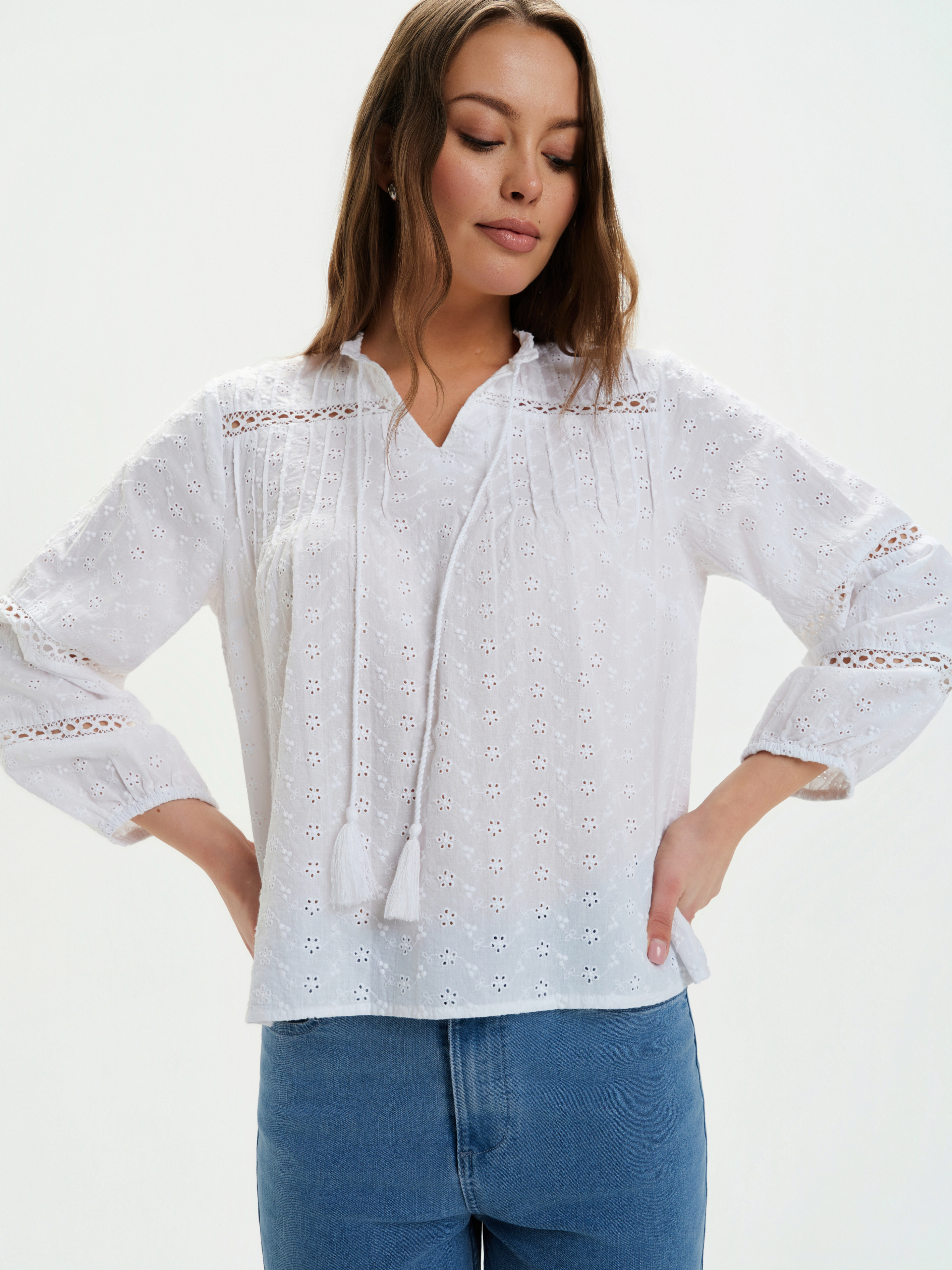 Bluzka z ażurowym haftem