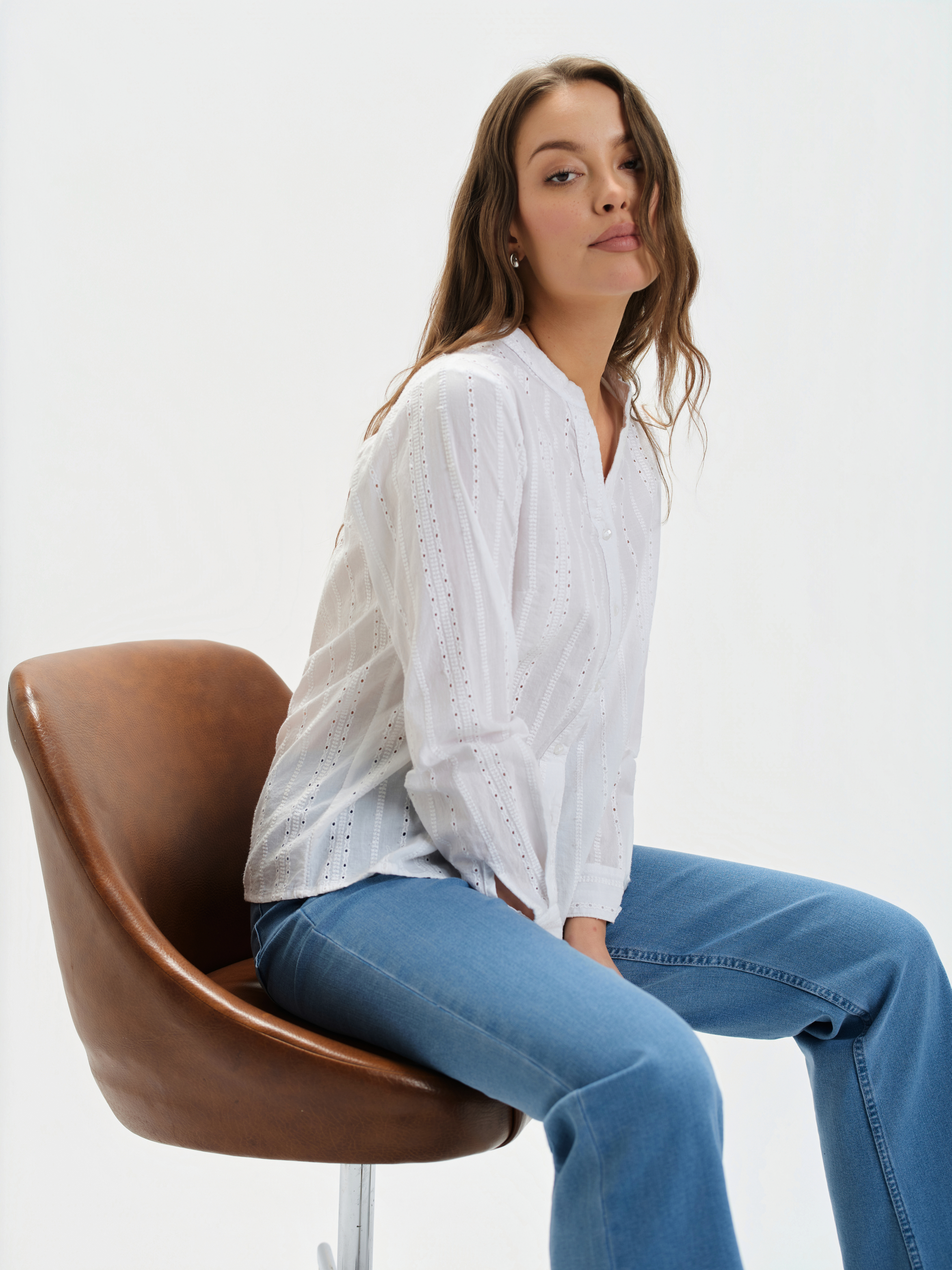 Biała koszula z ażurowym haftem 