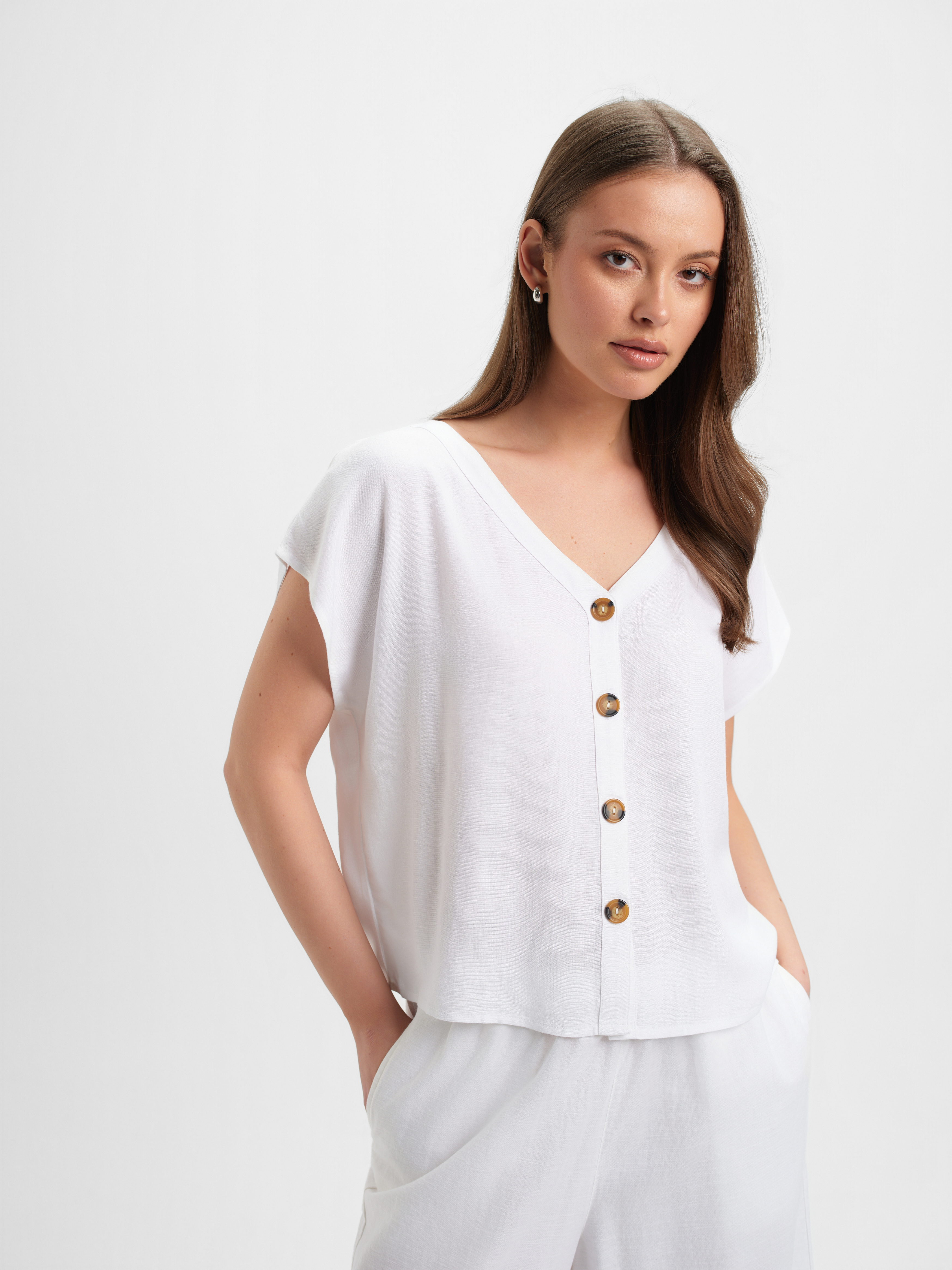 Zwiewna biała bluzka