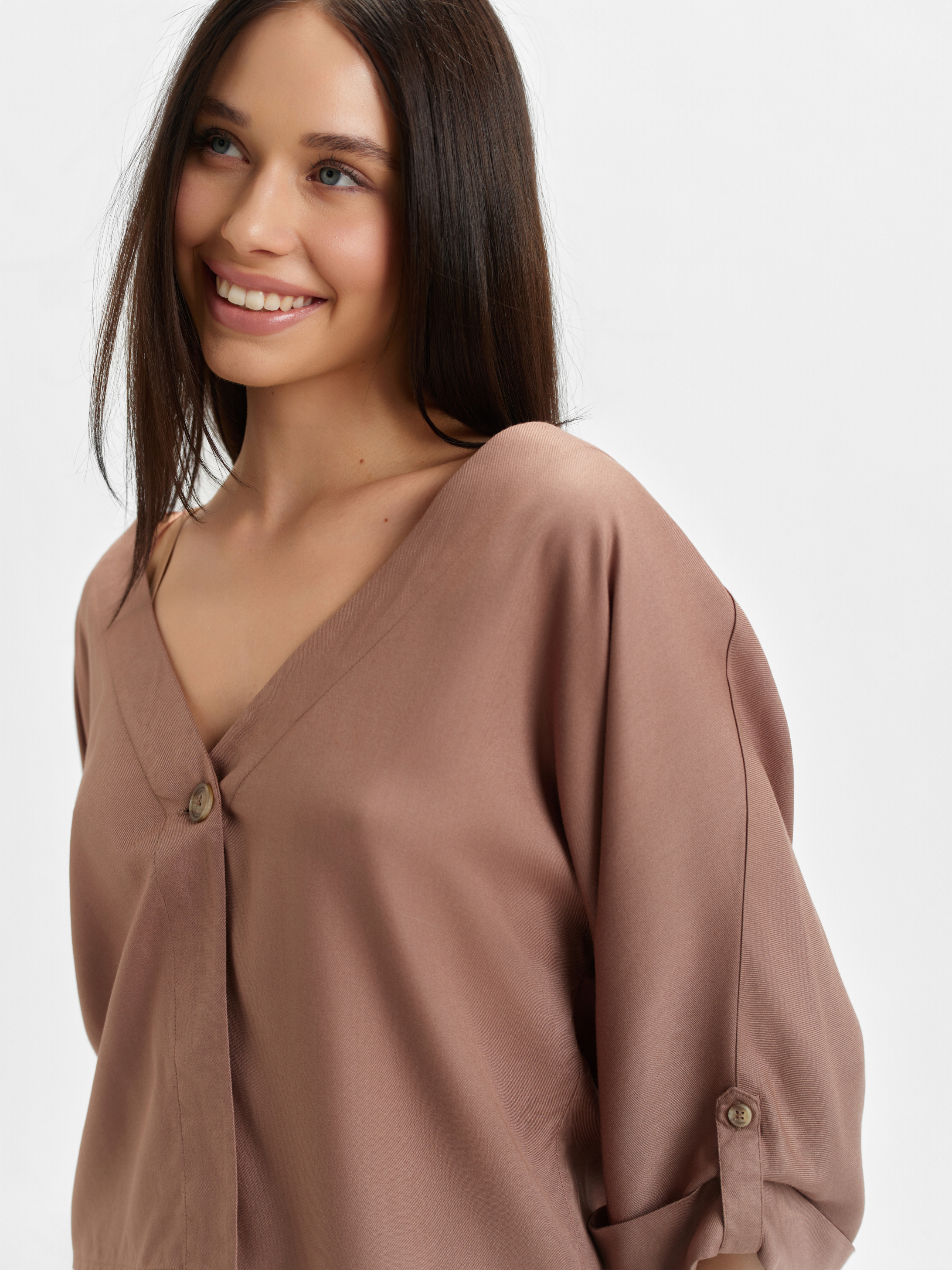 Beżowa luźna bluzka z guzikiem 