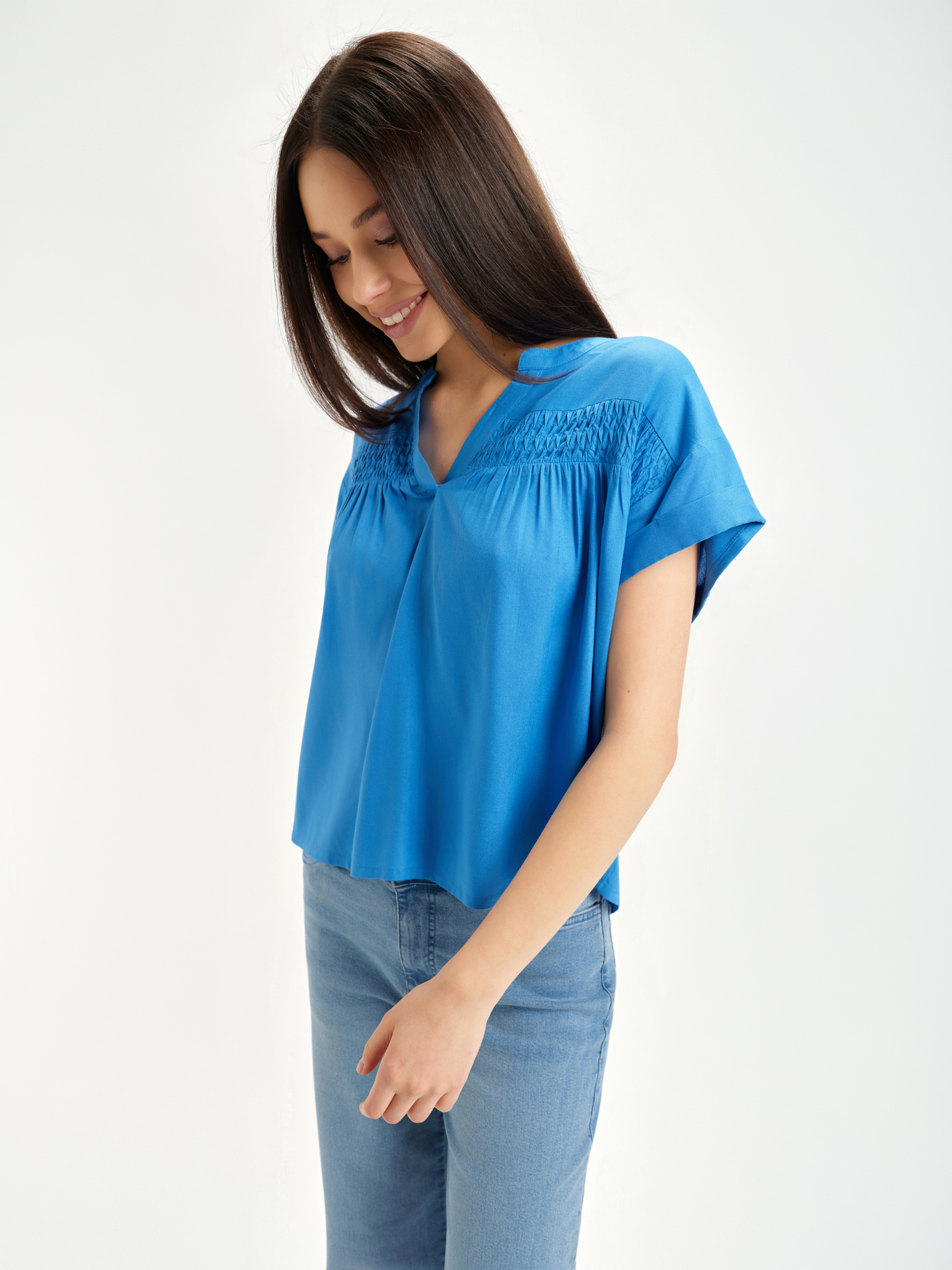 Niebieska bluzka z dekoltem v-neck 