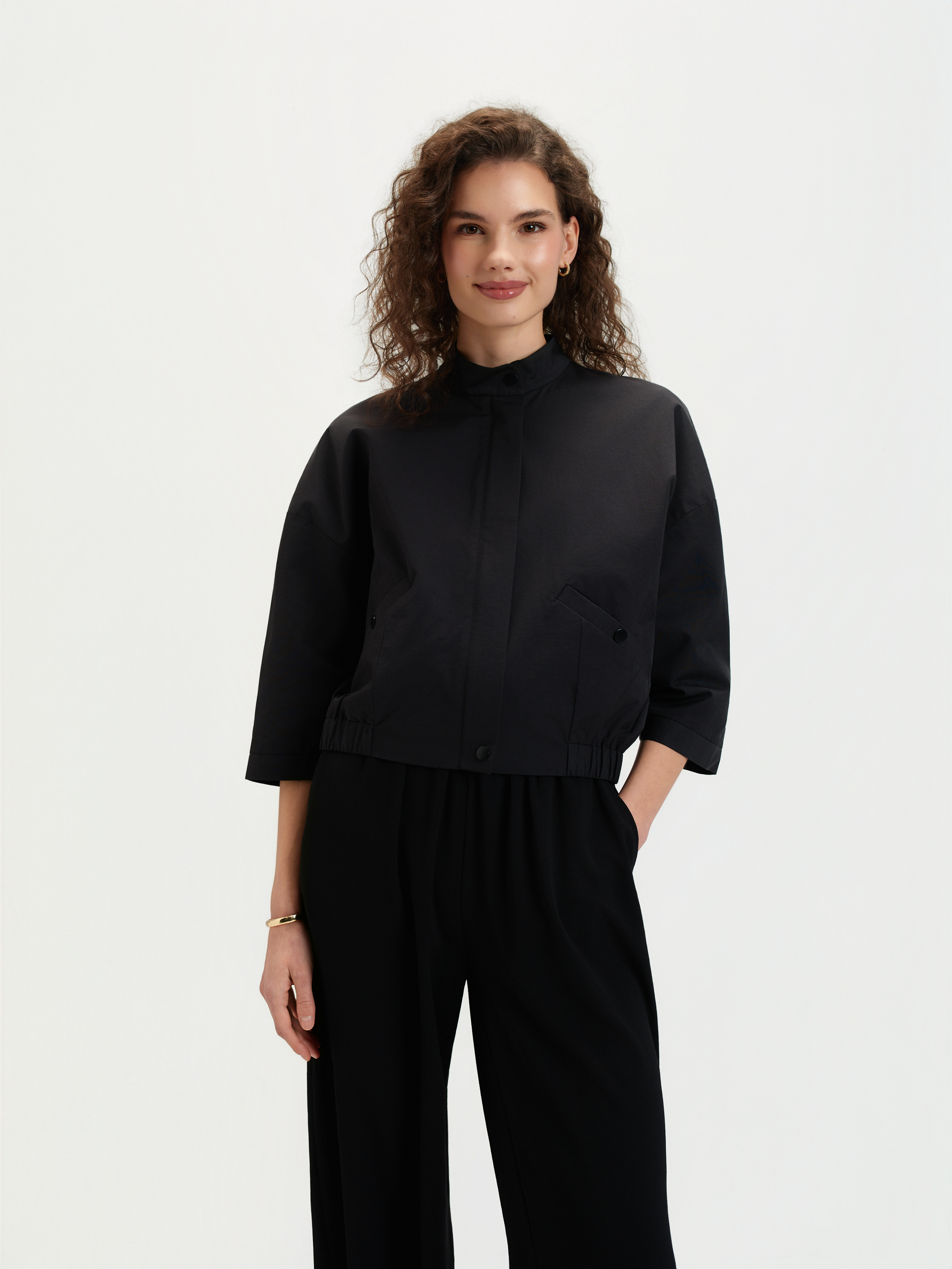 Czarna kurtka bomberka 