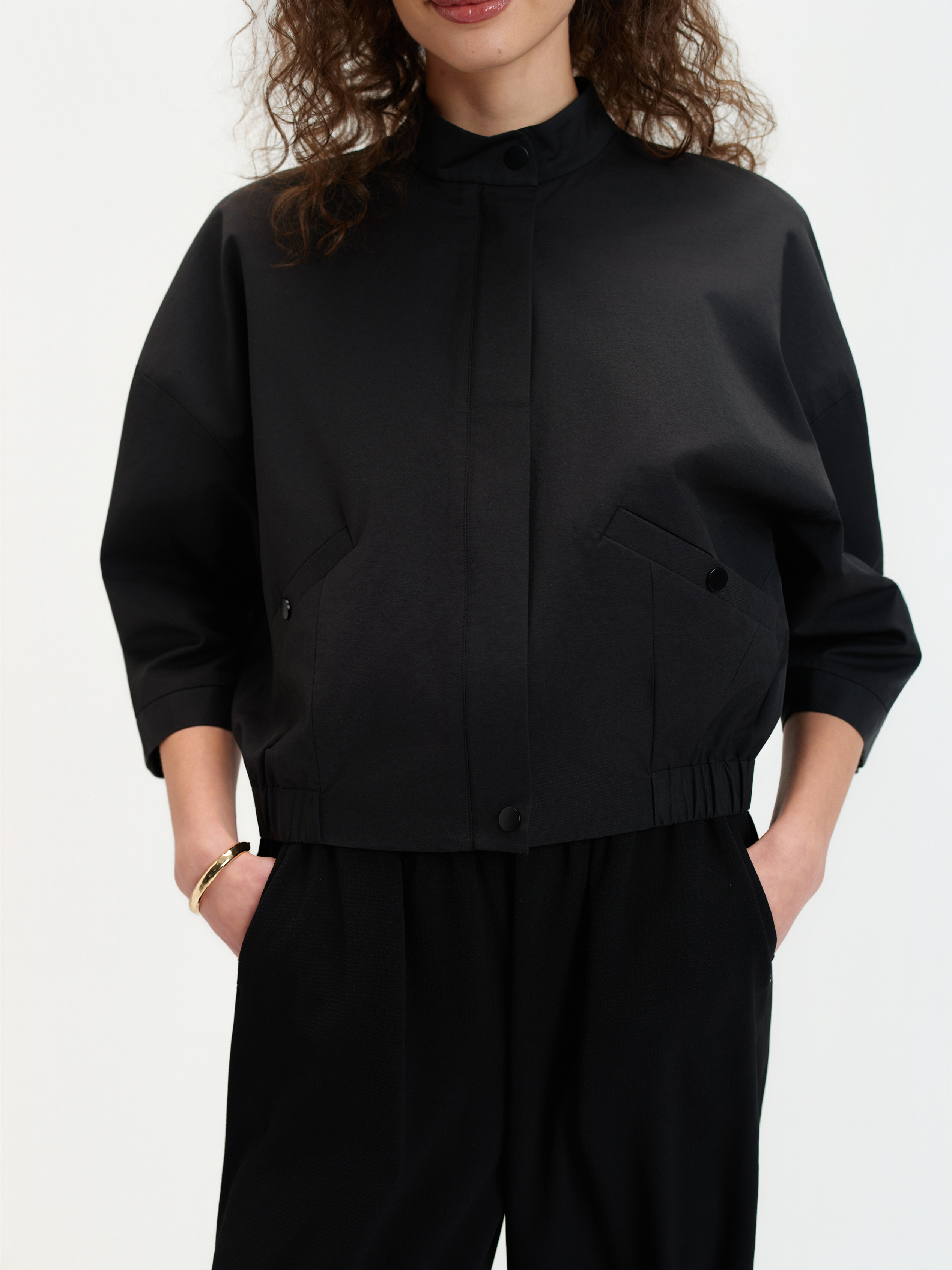 Czarna kurtka bomberka 