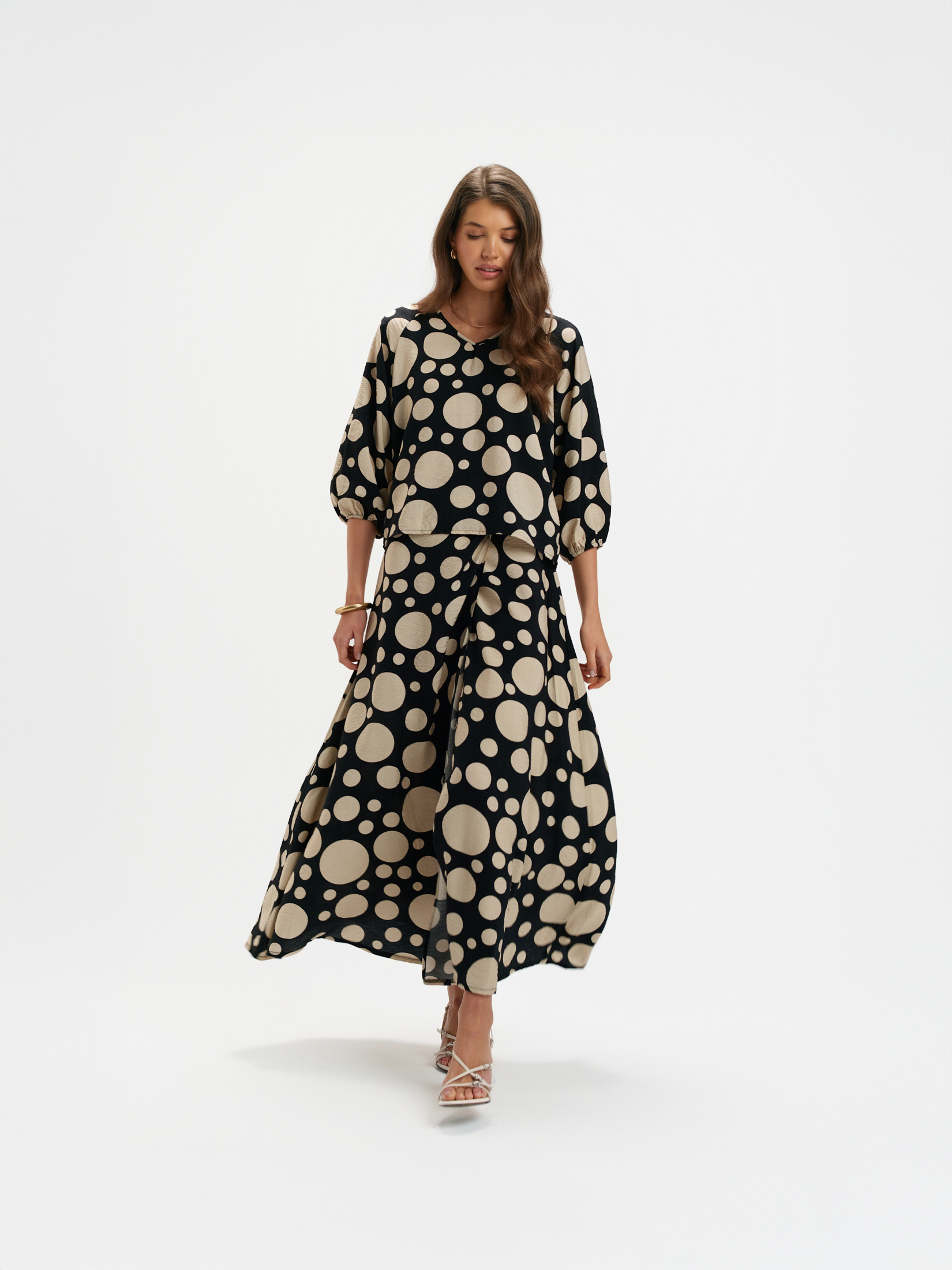 Spódnica z efektownym rozcięciem 