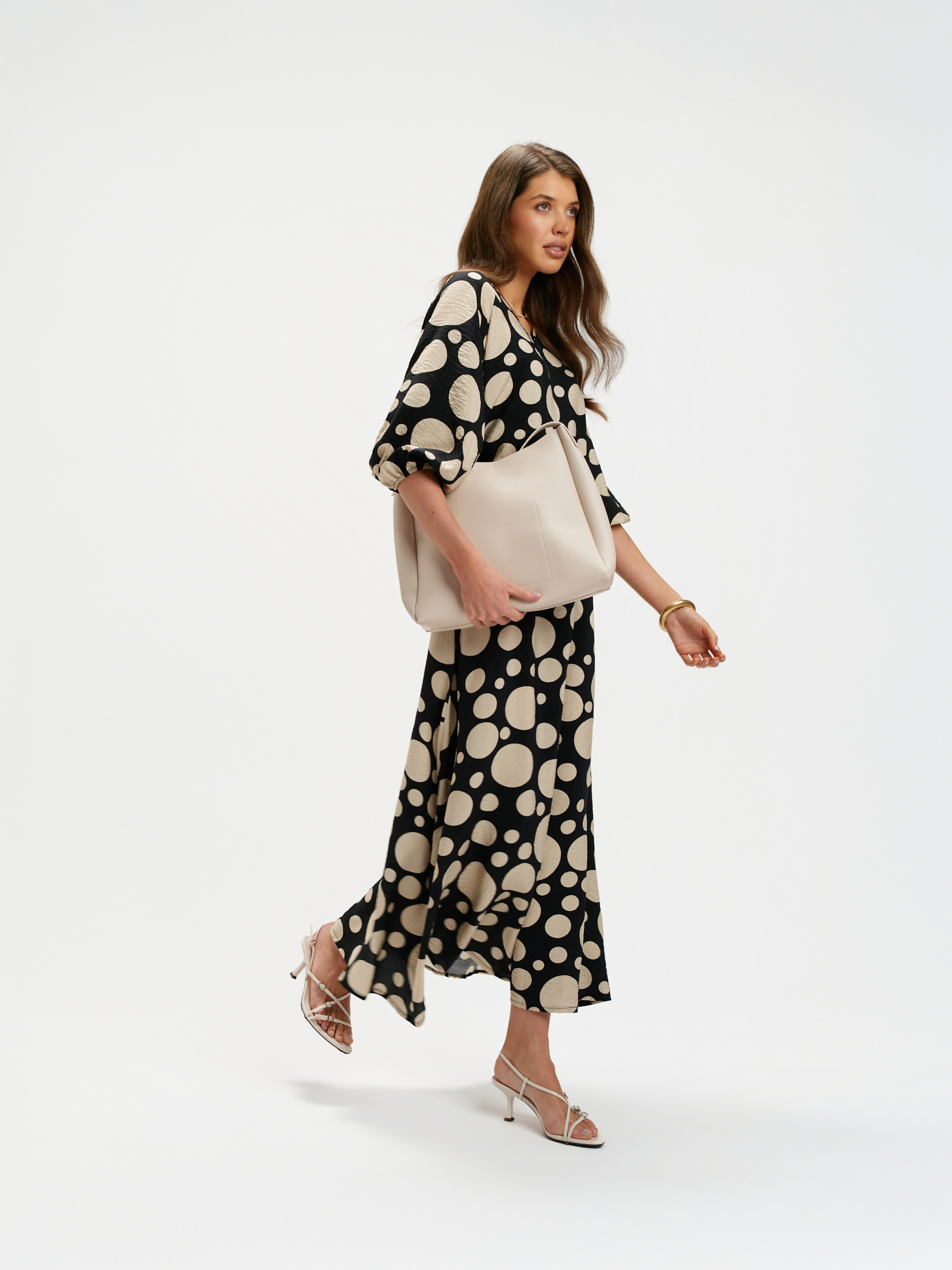 Spódnica z efektownym rozcięciem 