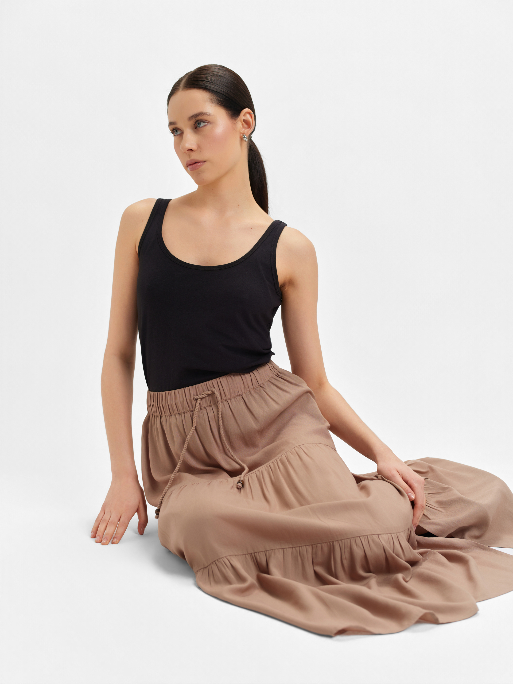 Zwiewna beżowa spódnica 