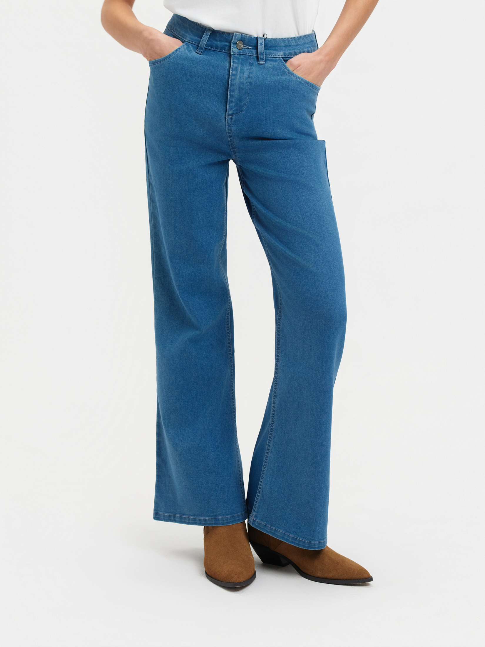 Jeansy typu wide leg 