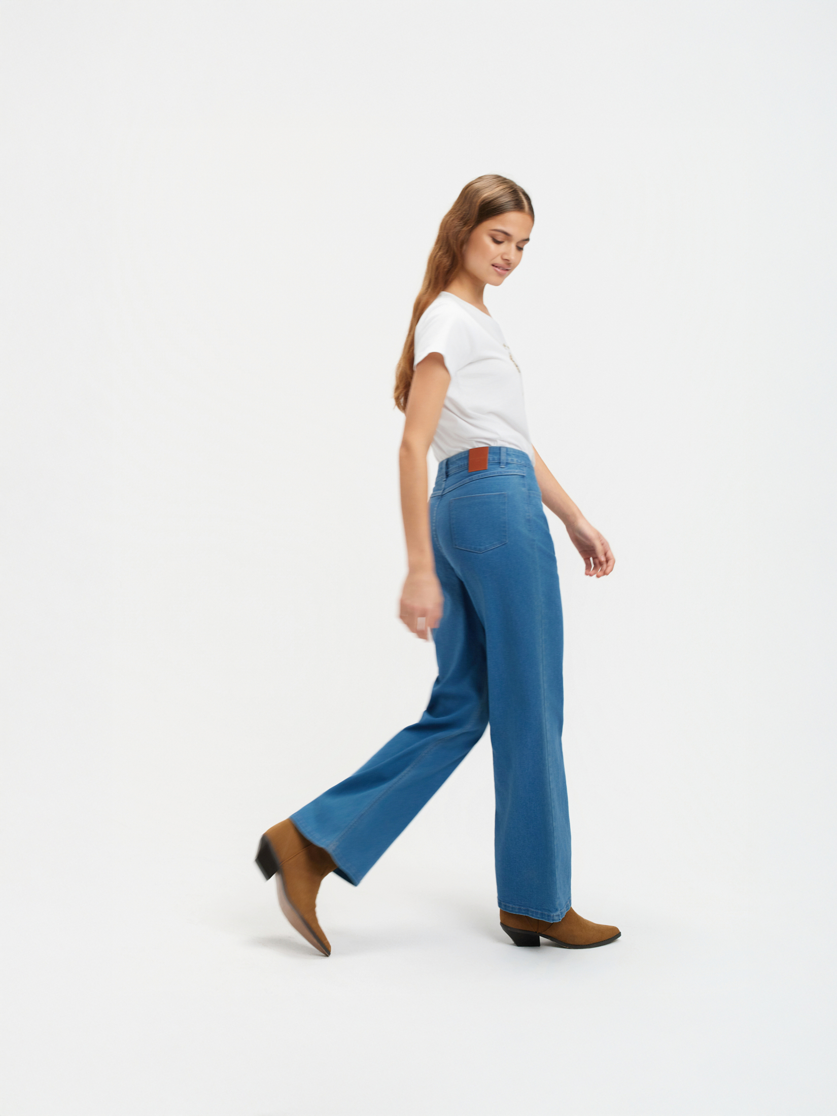 Jeansy typu wide leg 