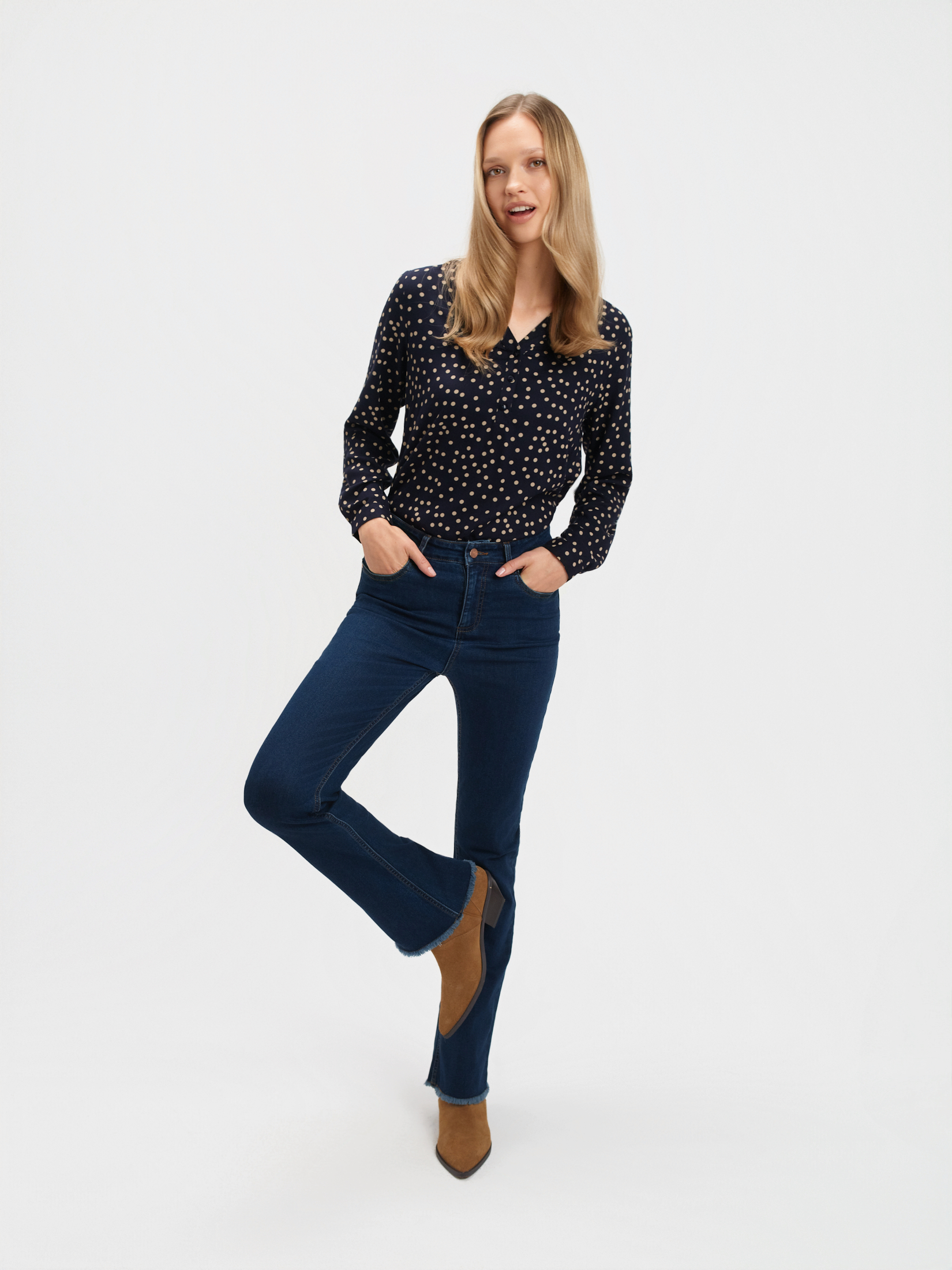 Granatowe jeansy flare 
