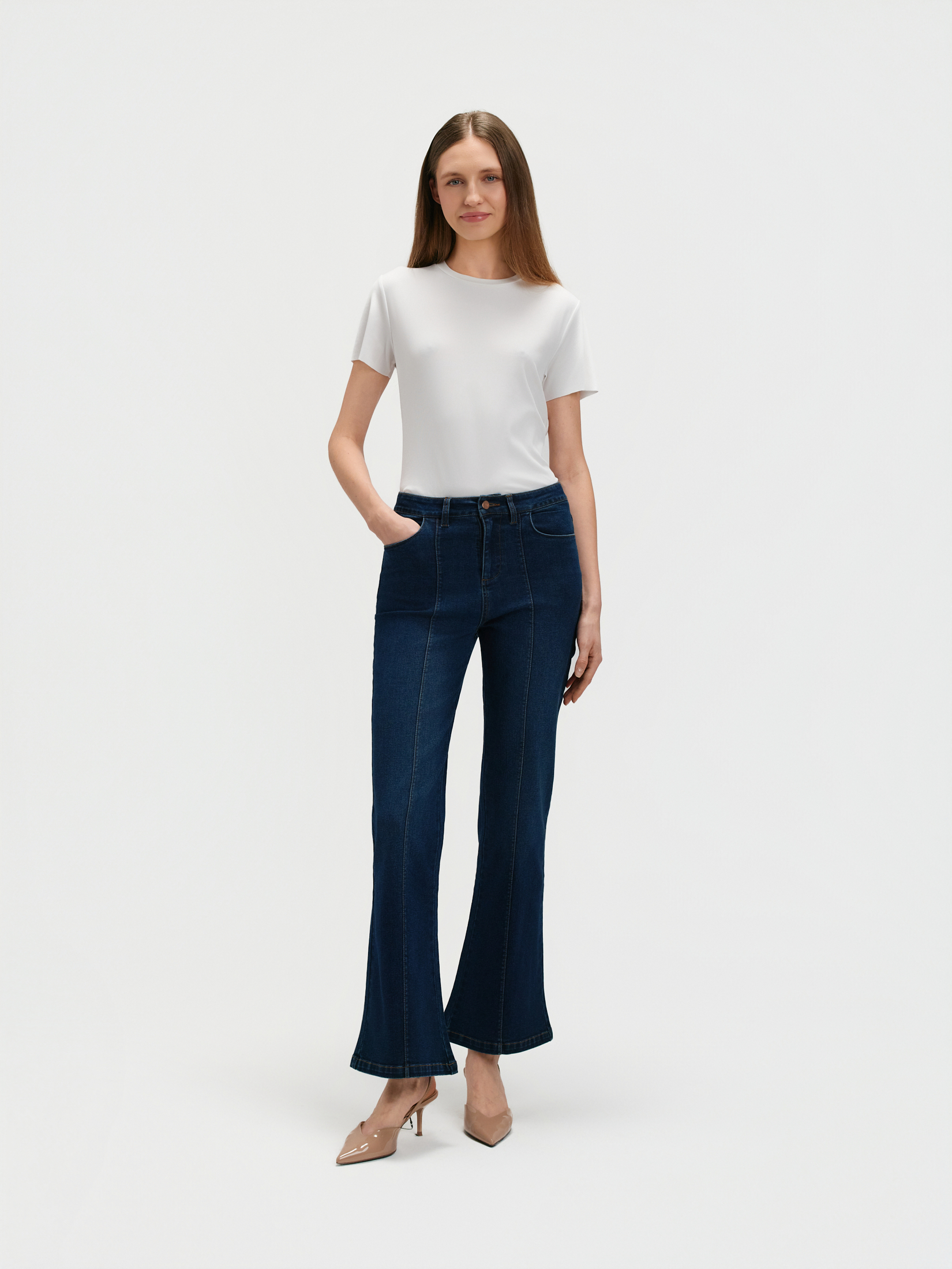 Granatowe jeansy flare z przeszyciami 
