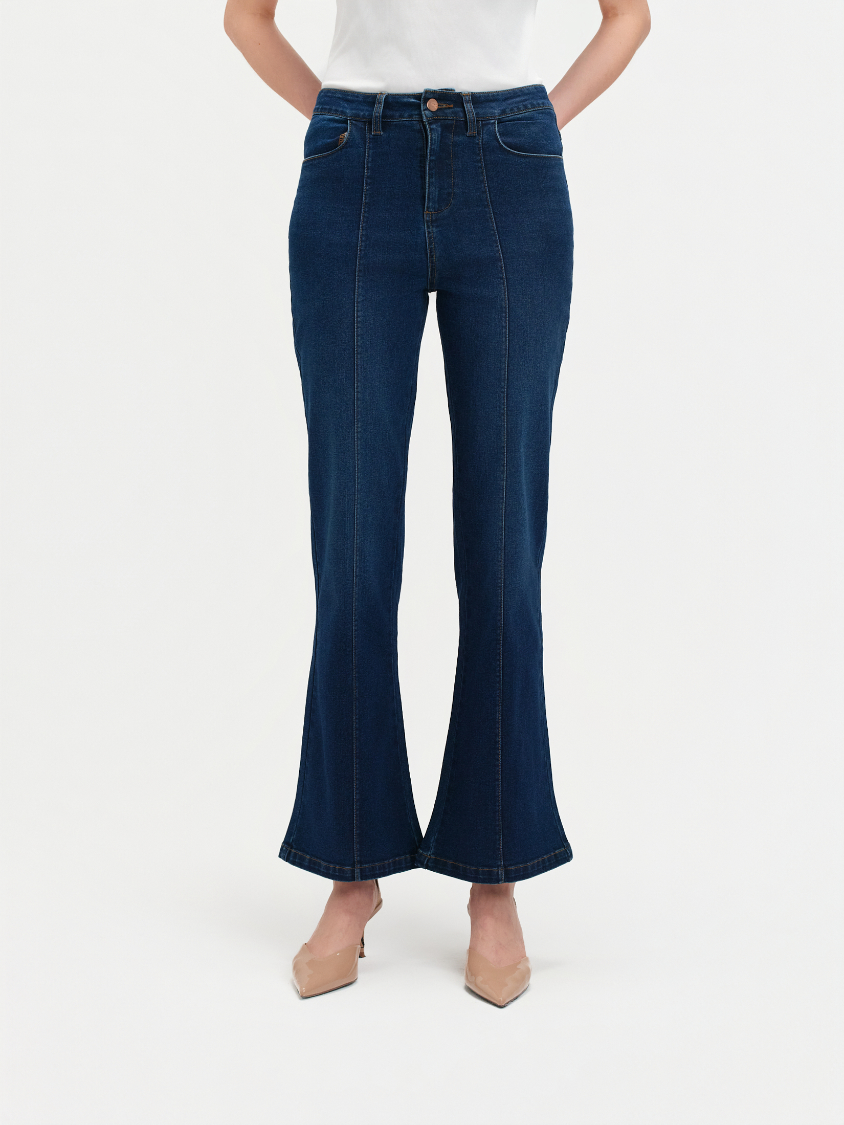 Granatowe jeansy flare z przeszyciami 