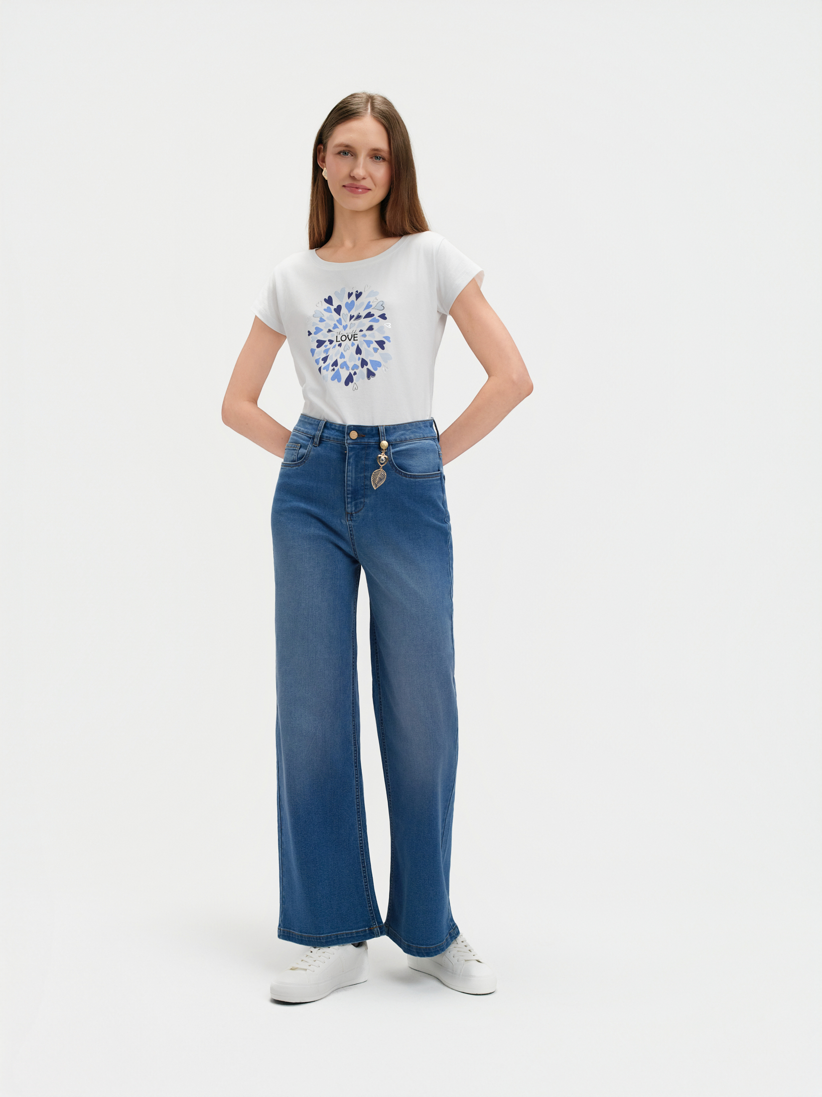 Jeansy wide leg z aplikacją 