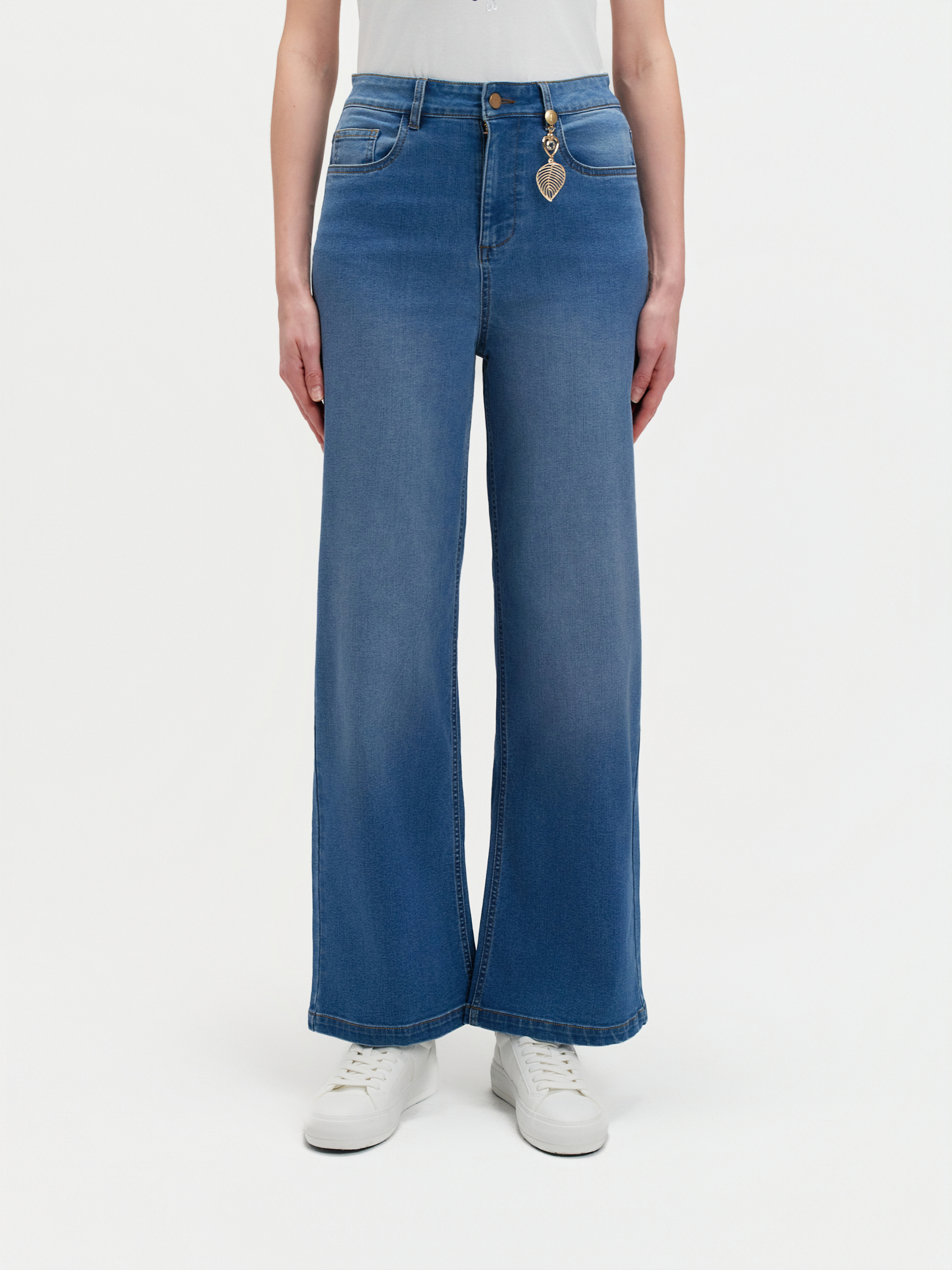 Jeansy wide leg z aplikacją 