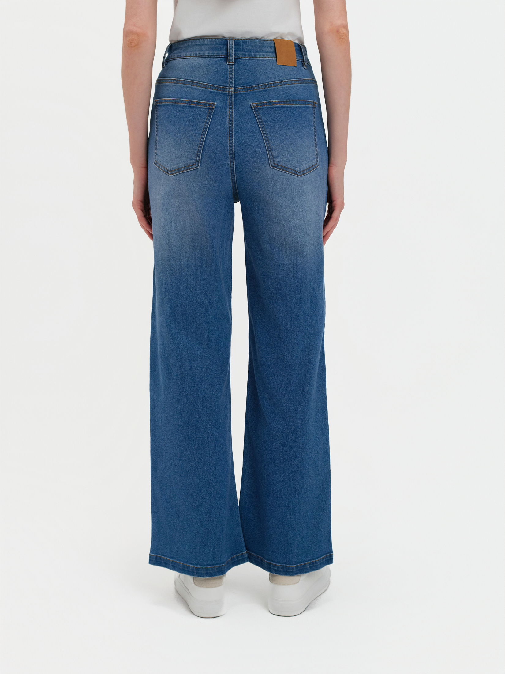 Jeansy wide leg z aplikacją 
