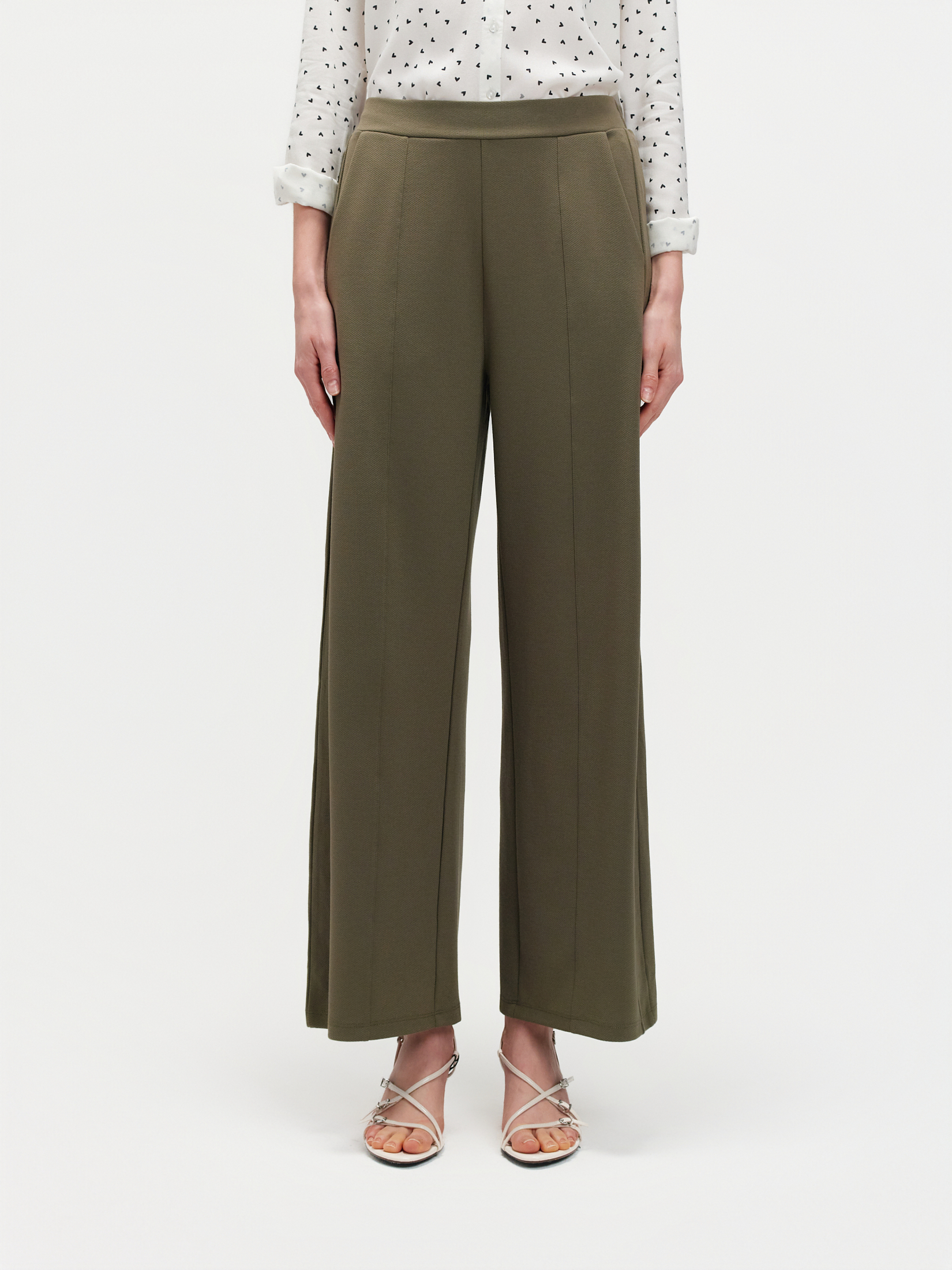 Zielone spodnie z nogawką w kant 